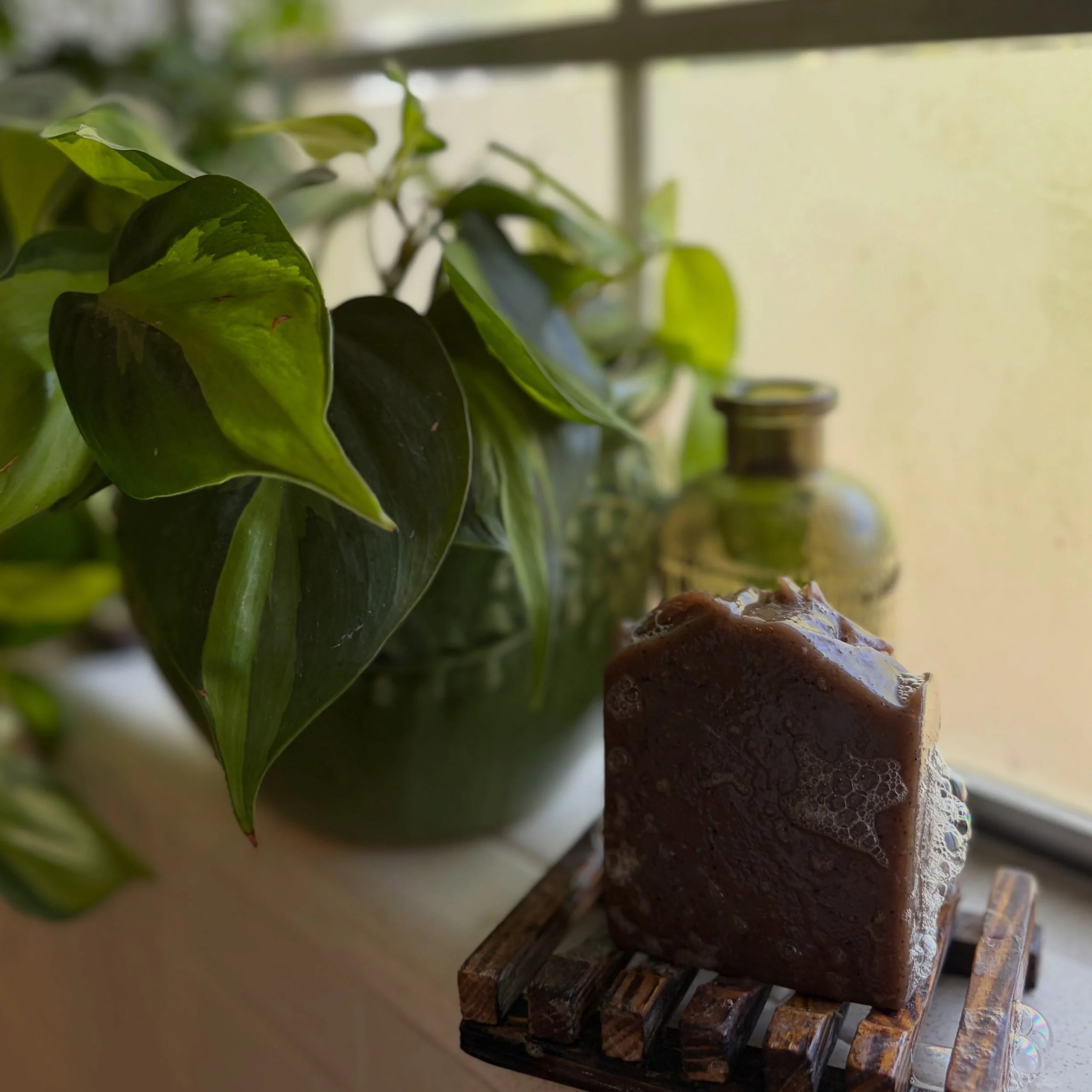 People often ask (a lot!) how they can get their home to smell like our shop. And I think gee... if I could bottle this magical uplifting clean and rich smell then I'd be rich! 

I've put some thought into this and here's my recipe: 

A Recipe for a 