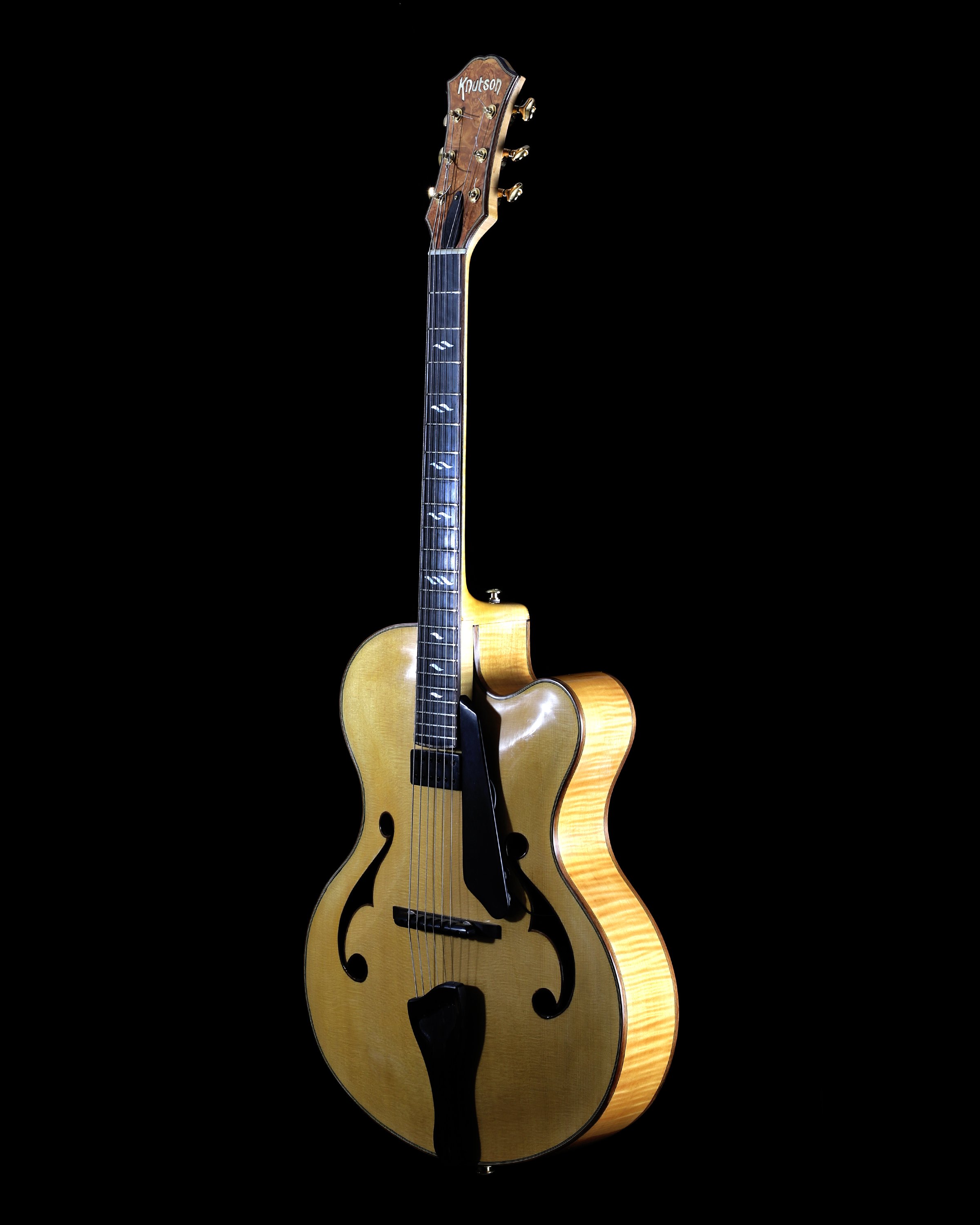 Knutson guitars Mar 27 2021 photo copyright Michael G. Stewart20.jpg