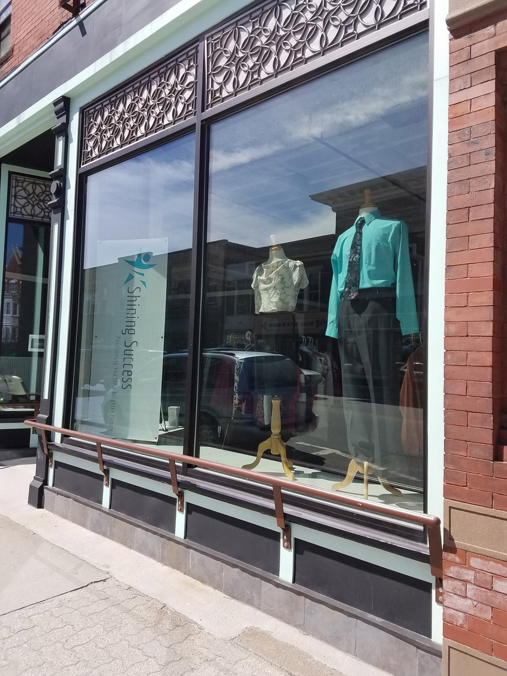 Shining Success, boutique exterior