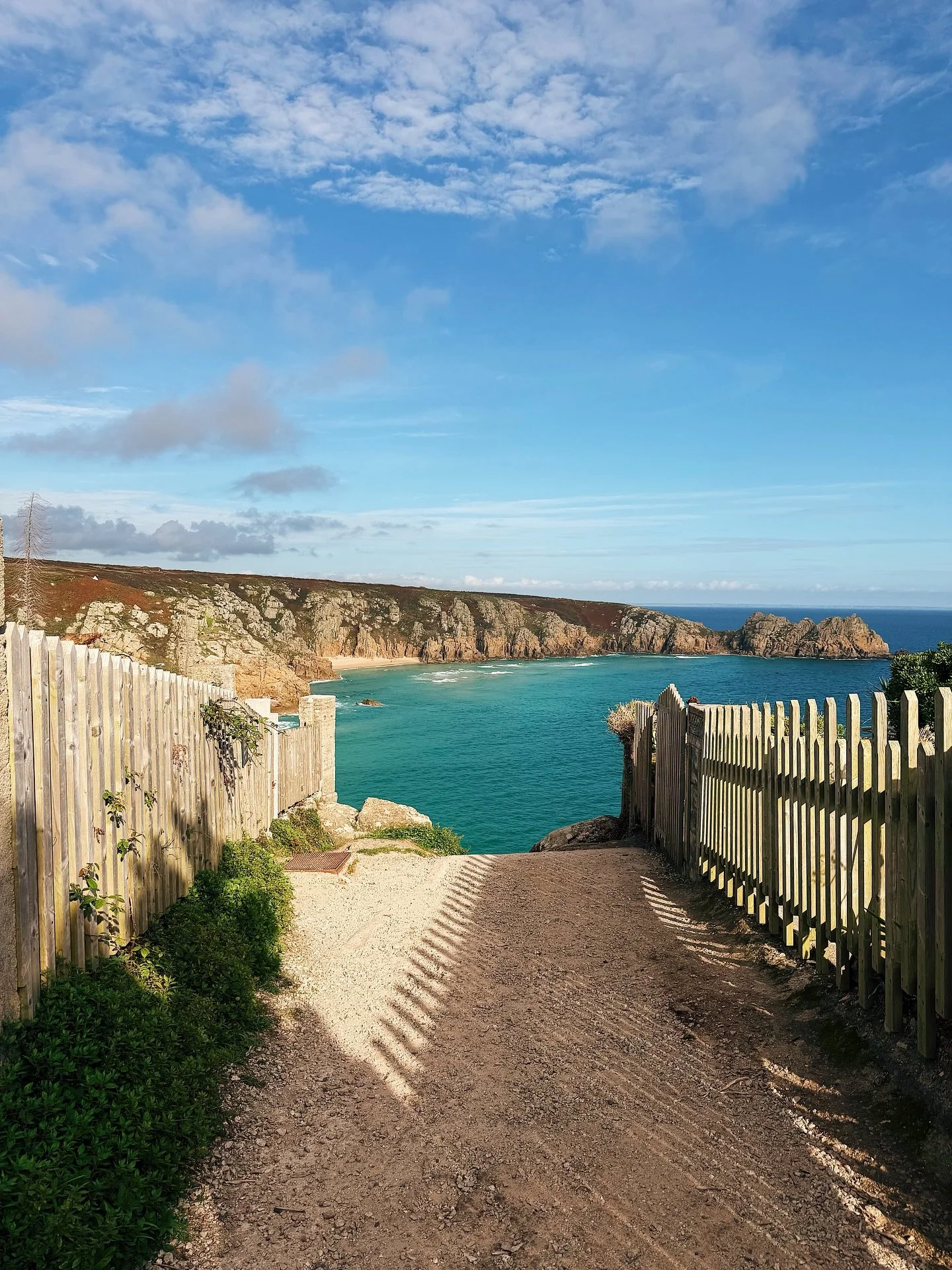 Quick snaps from a glorious week spent exploring Cornwall. Calling it beautiful is an understatement. 🖤