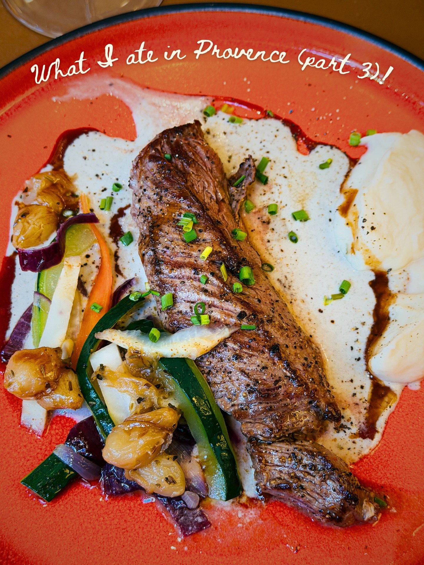 The FINAL installment of everything I ate during the tastiest week in Provence (part 3)!🇫🇷

1-3 〰️ Steak with a gorgeous peppercorn sauce, veg, and slow roasted garlic cloves. 🤌 I wish I could transport myself back here. If you&rsquo;re ever in Av