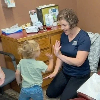 Are you worried your toddler won't cooperate for a chiropractic visit? Have no fear, wrangling toddlers is Dr. Sarah's specialty!  Gentle chiropractic care can support your child&rsquo;s growing body.

Common toddler issues we can help with:
🏃Consti