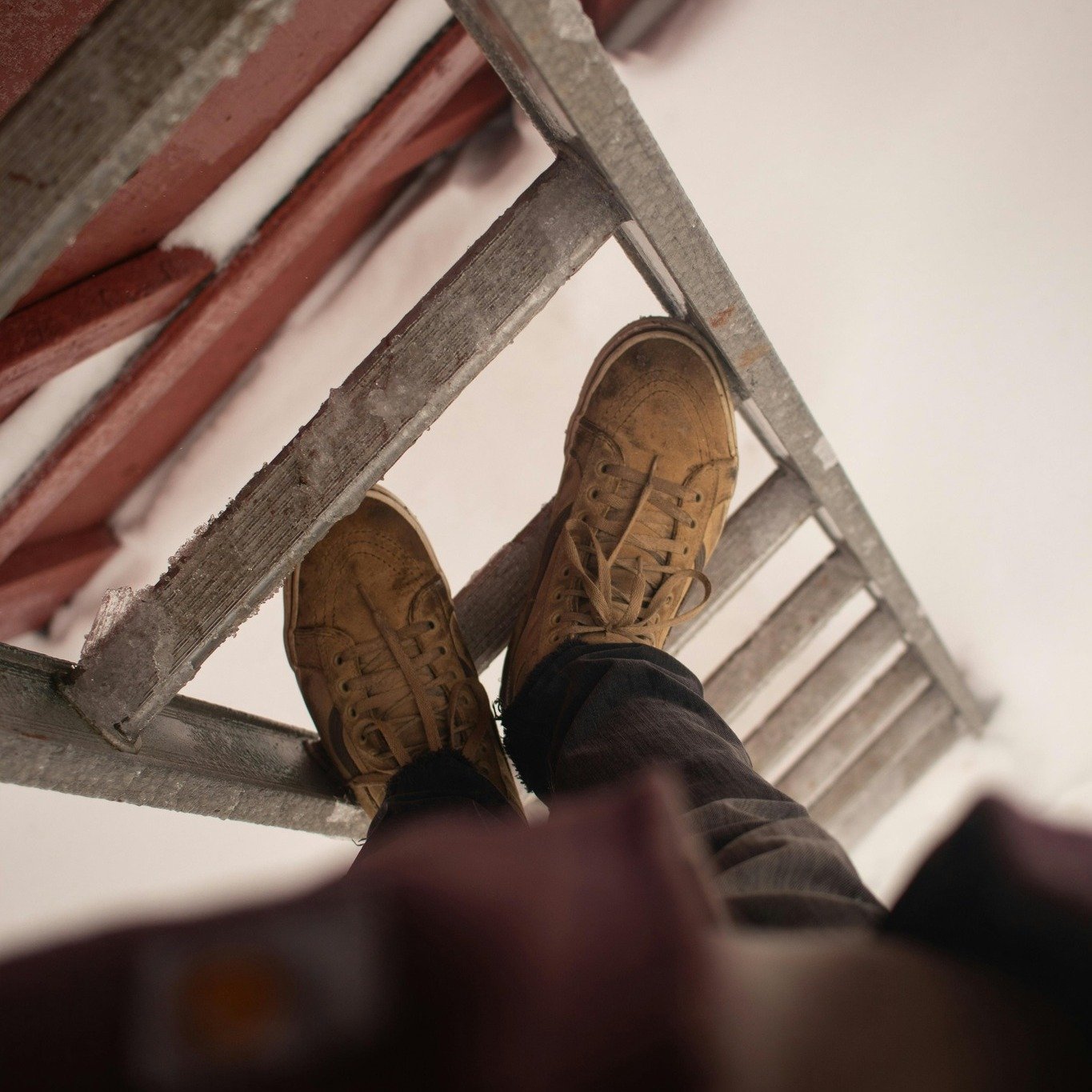 As a chiropractor, I hate ladders. I treat ladder injuries all the time. And it&rsquo;s almost never from people doing something reckless.

It&rsquo;s normal people doing normal things:
🪜 Cleaning gutters
🪜 Hanging lights
🪜 Painting
🪜 Trimming tr