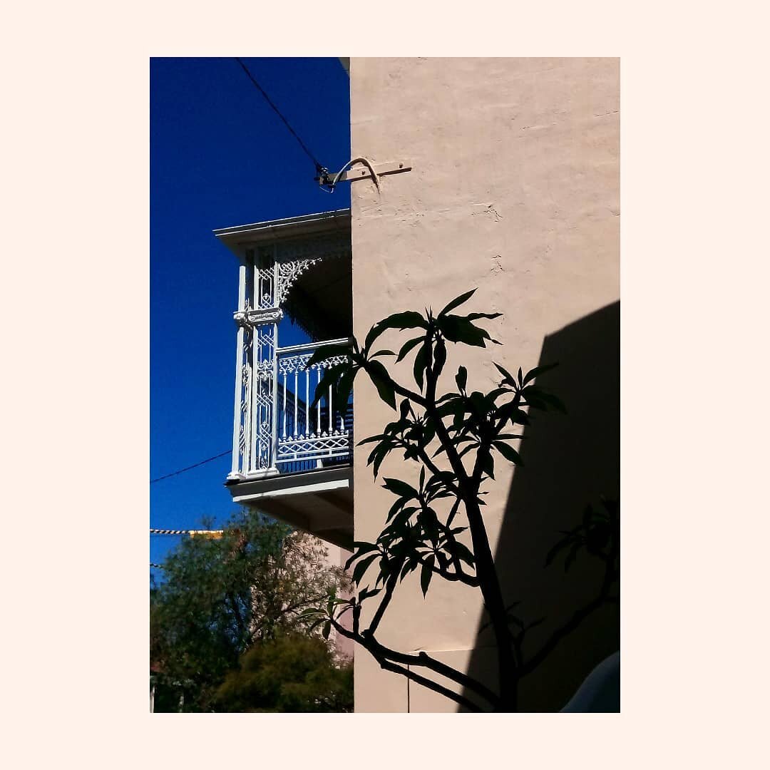 Enjoying the wrought iron balconies against the cobalt blue sky in Paddington, Sydney.⁠
.⁠
.⁠
.⁠
.⁠
.⁠
.⁠
.⁠
.⁠
⁠
#sydneylocal #ilovesydney #newsouthwales #AustralianDesigner #designinspiration #colorsoftheweek #facadelovers #culturetrip #facade #pad
