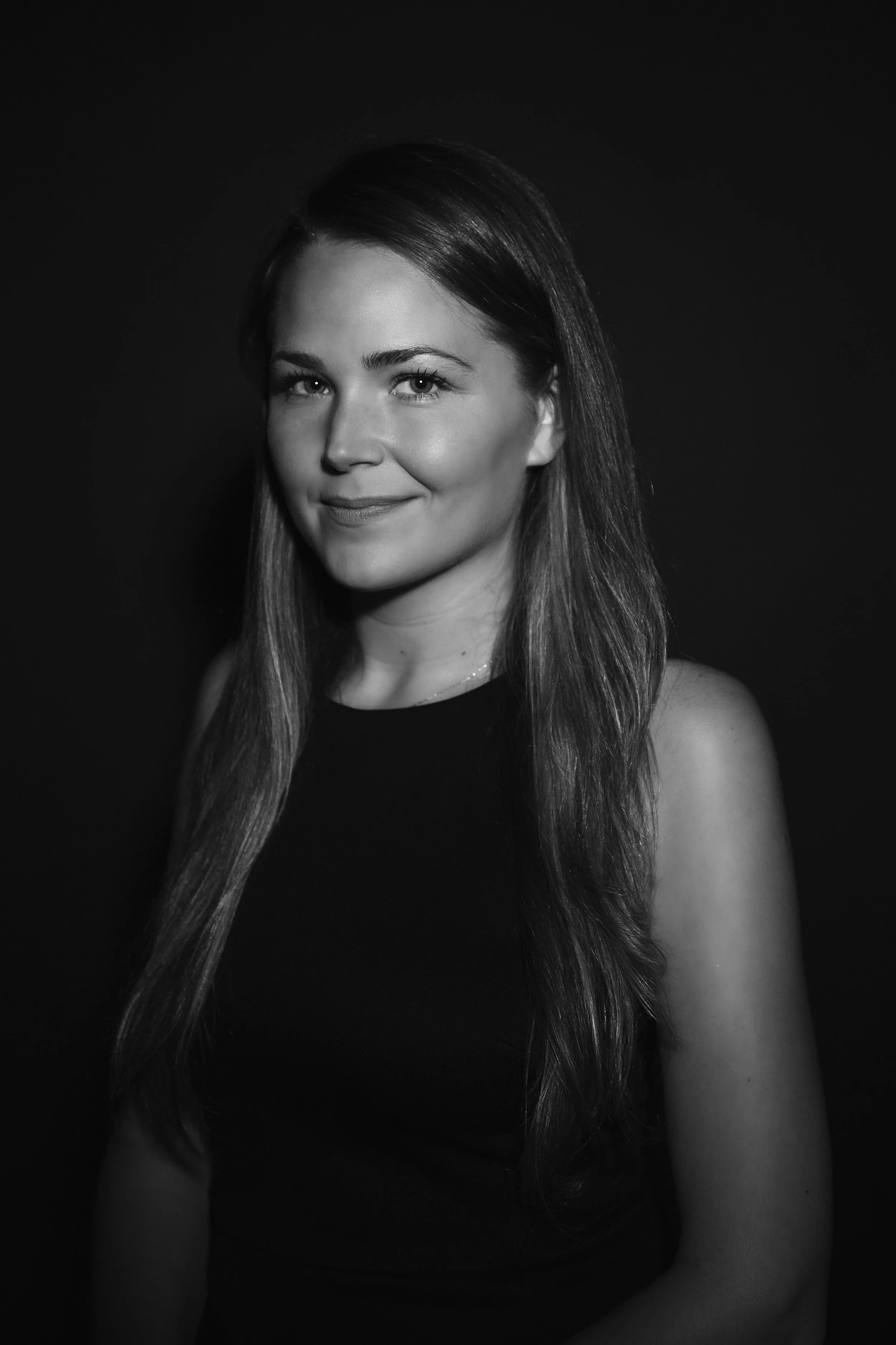 Headshot_whit_2.jpg