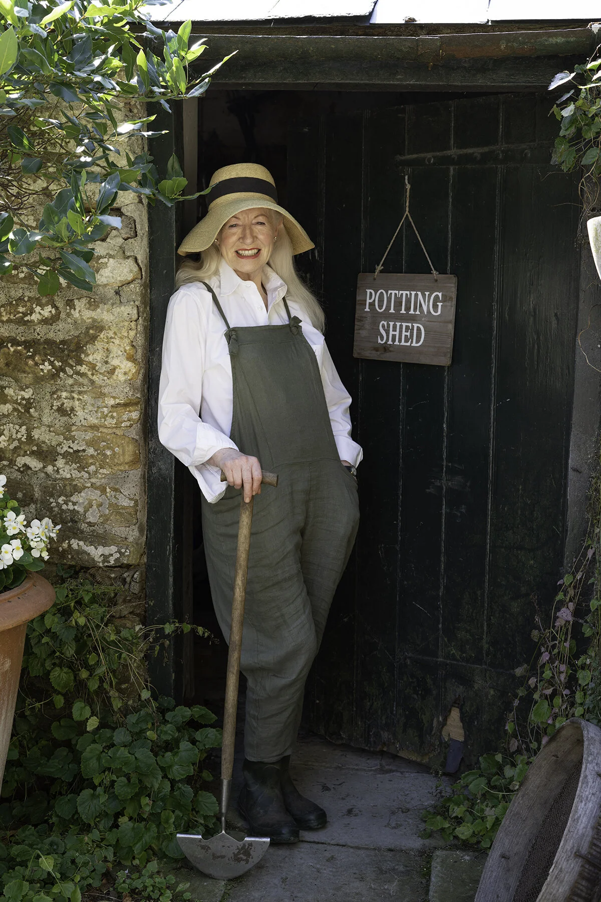 Caroline_gardeningweb.jpg
