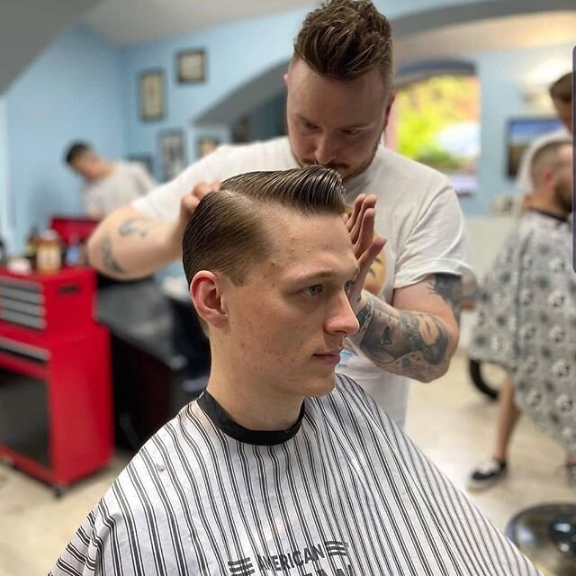 Who'stried the Enigma pro-style + Melodic Death Metal Pomade combo? That's what @jacob_the_barberr_ used here and it turned out real nice 🤘
.
What's your favorite combo?
.
#LockhartsLegion #LockhartsFamily #Pomade #GreaseAllEndAll #GoonLegion #GoonGrease #Barber #Barbershop #PolandBarbers #MensHair #MensHaircut #MensStyle #MensStyles #menshairstyles
