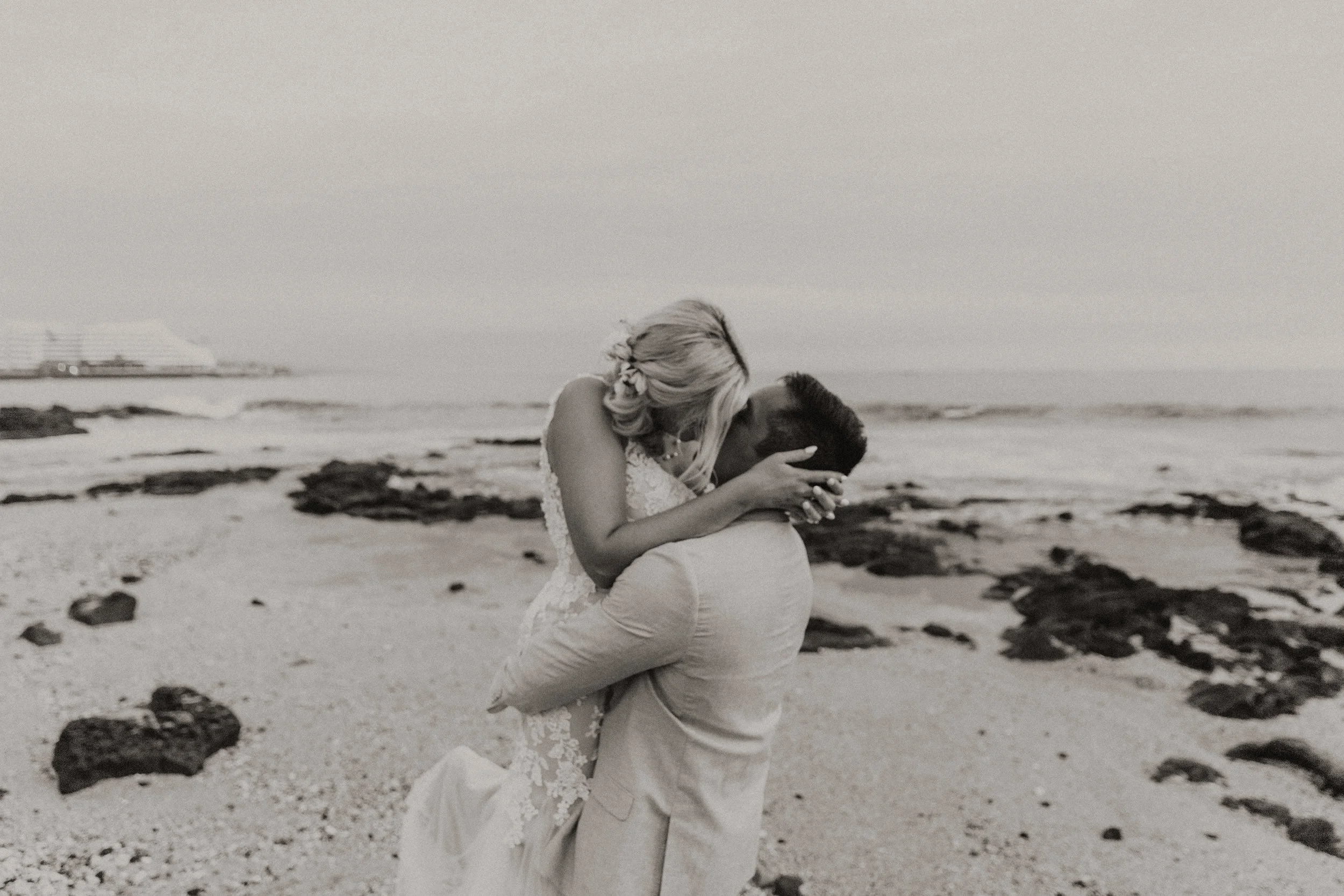 FOR OLIVIA + CHRIS | DAYLIGHT MIND COFFEE COMPANY IN KAILUA KONA, HI | HAWAII WEDDING PHOTOGRAPHER