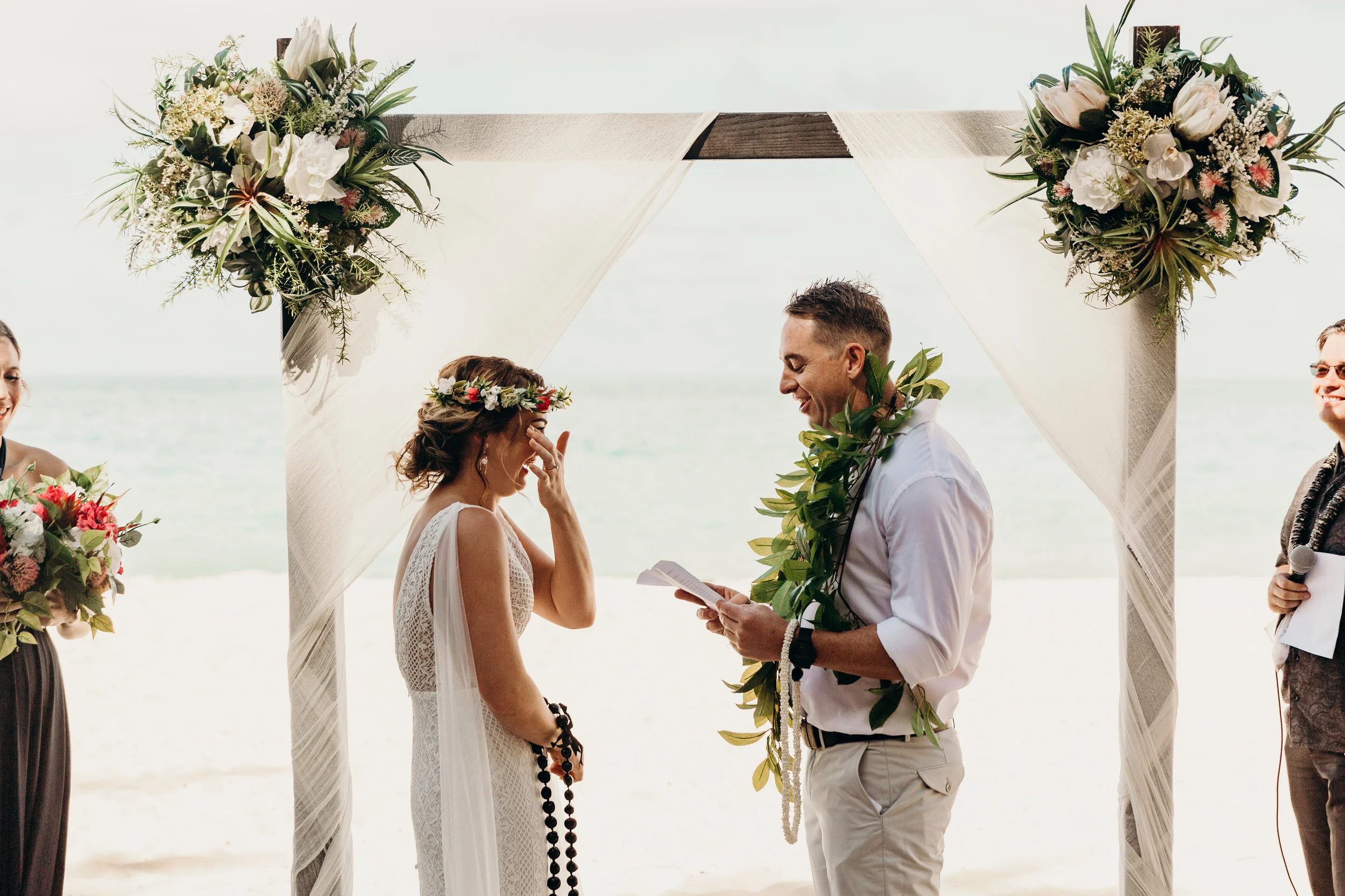 HAWAII-WEDDING-PHOTOGRAPHER-ALOHILANI-RESORT-KEANI-BAKULA-33.jpg