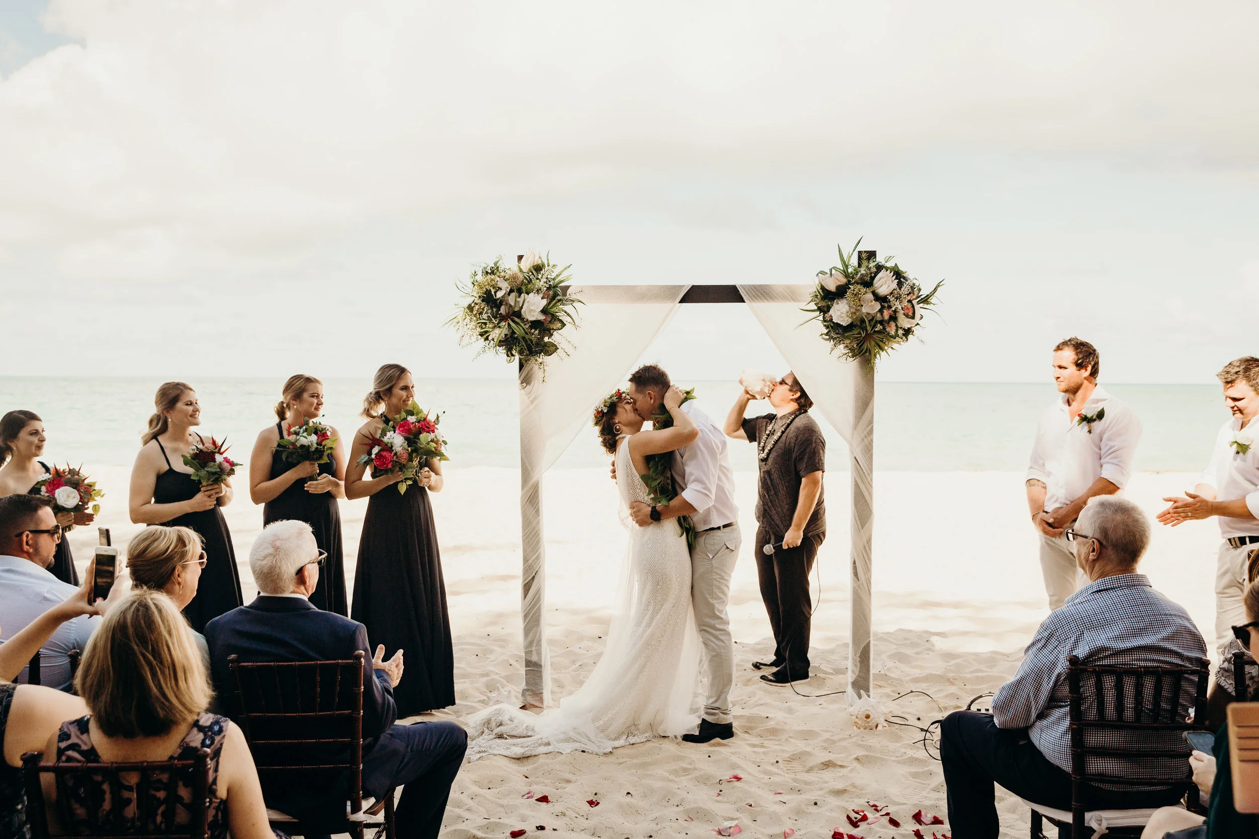 HAWAII-WEDDING-PHOTOGRAPHER-ALOHILANI-RESORT-KEANI-BAKULA-34.jpg