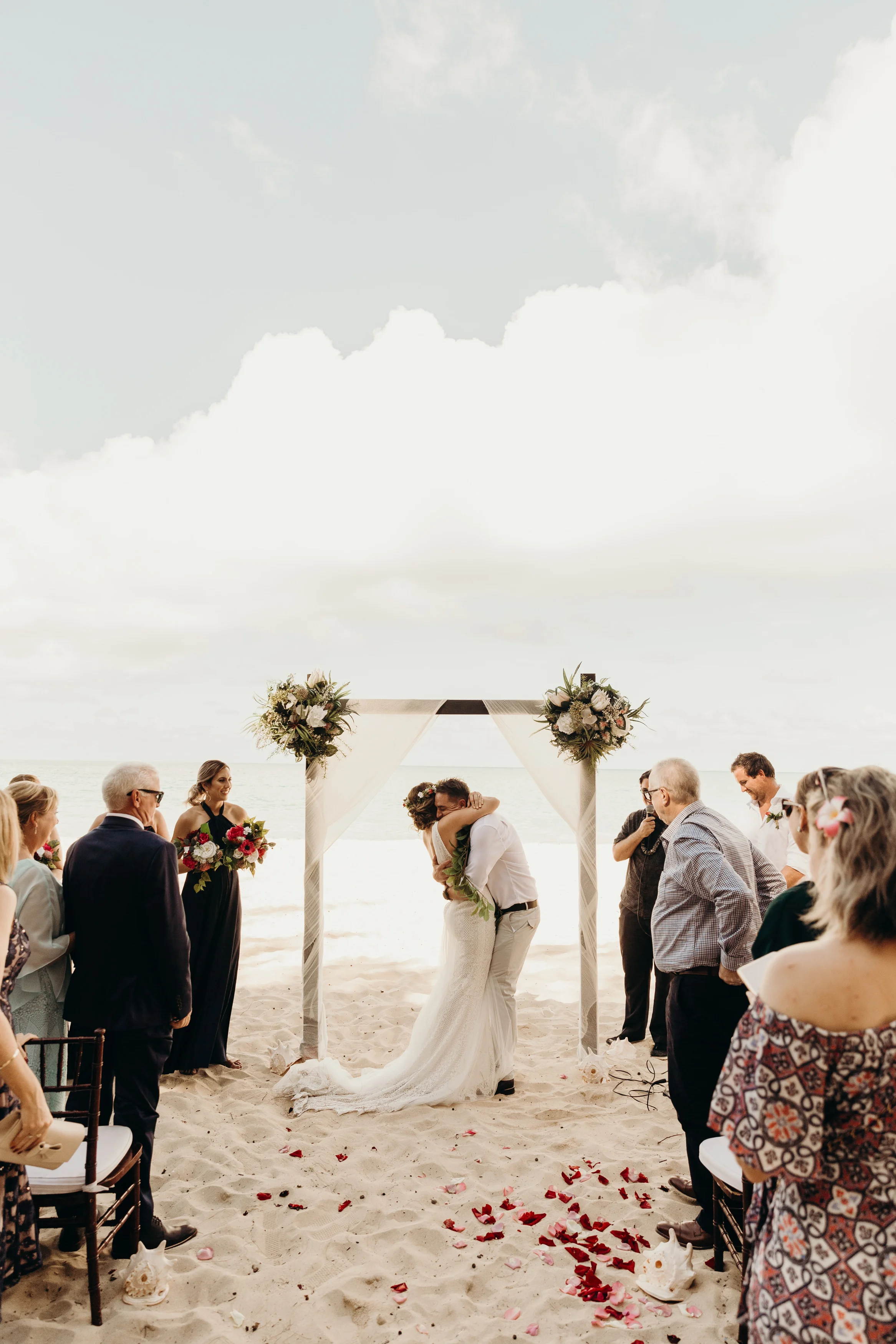 HAWAII-WEDDING-PHOTOGRAPHER-ALOHILANI-RESORT-KEANI-BAKULA-37.jpg