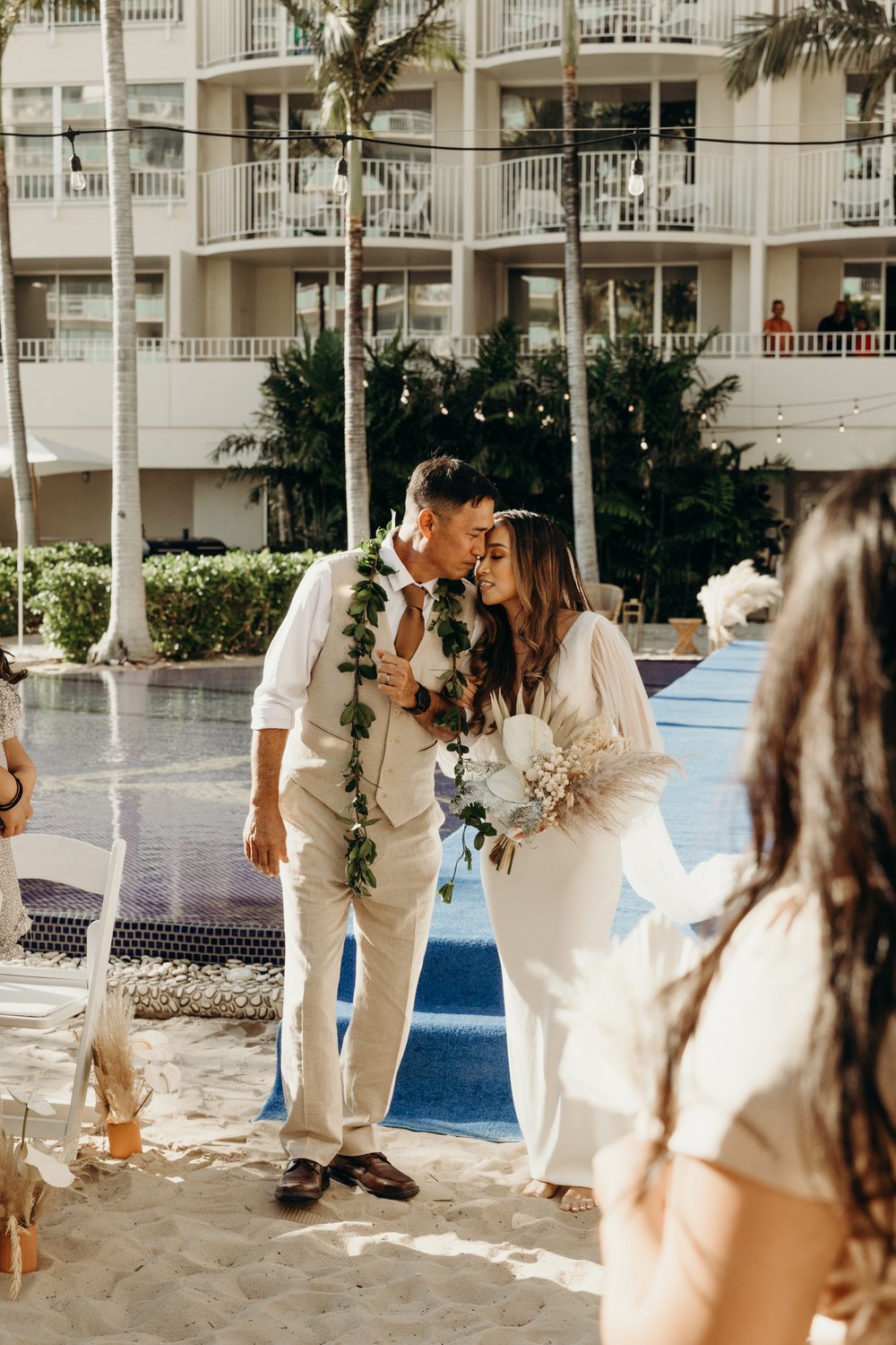 hawaii-wedding-photographer-keani-bakula-modern-honolulu-wedding-19.jpg