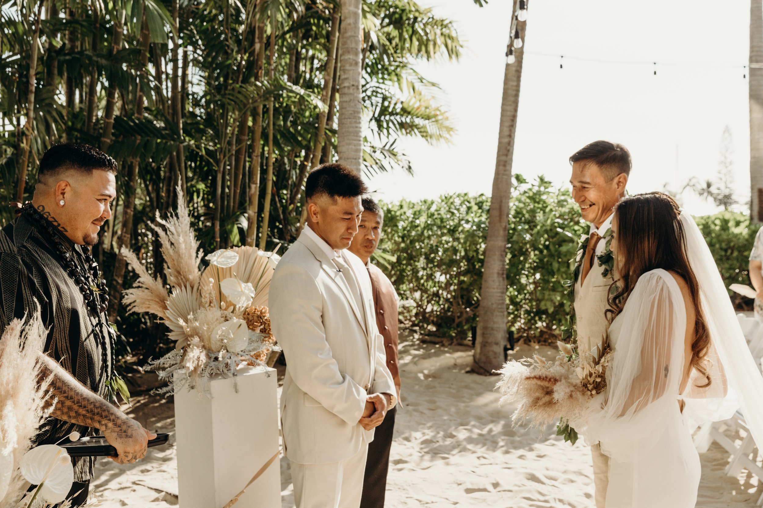 hawaii-wedding-photographer-keani-bakula-modern-honolulu-wedding-21.jpg