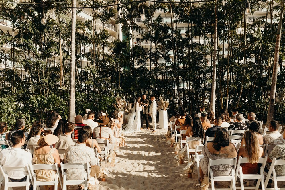 hawaii-wedding-photographer-keani-bakula-modern-honolulu-wedding-22.jpg