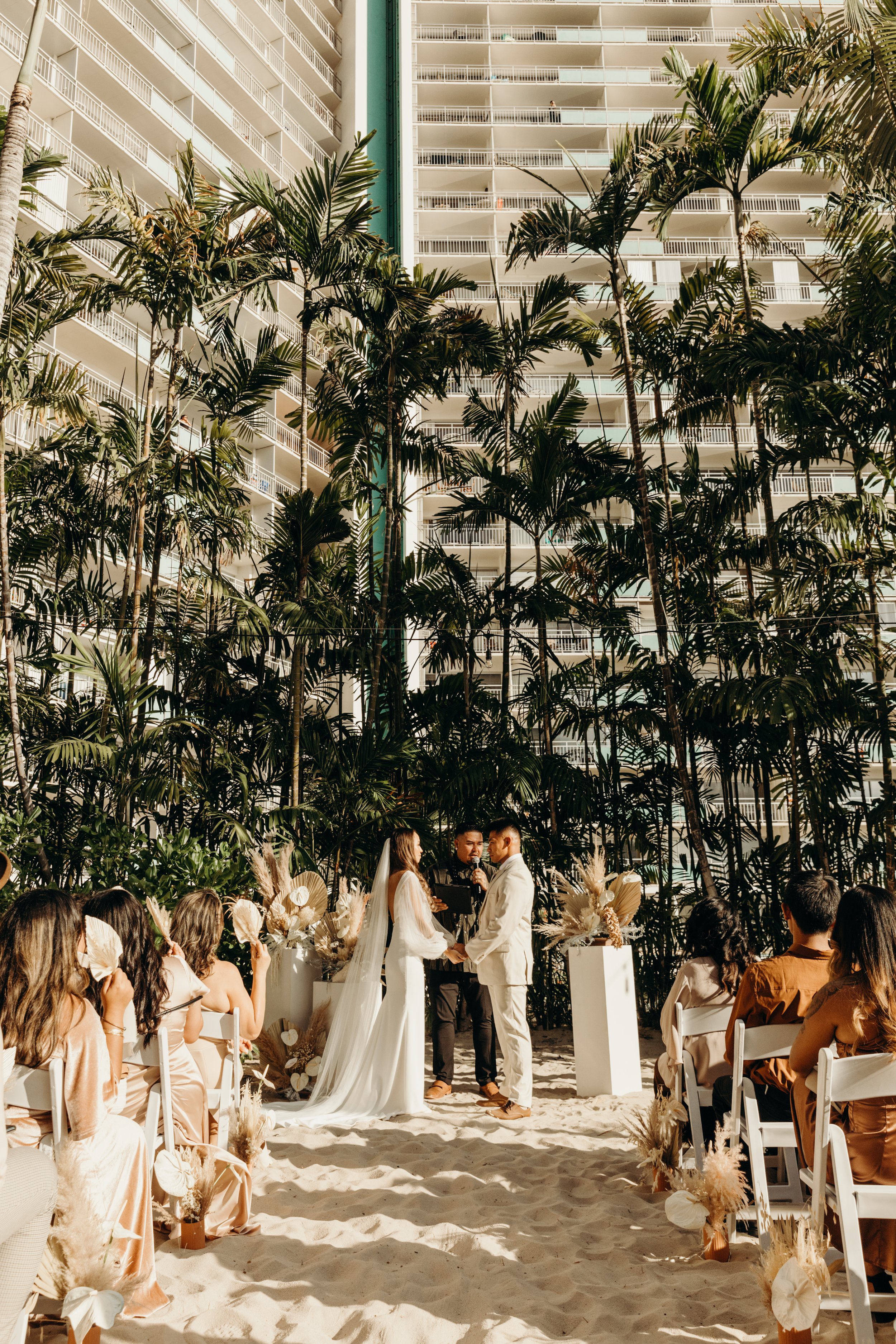 hawaii-wedding-photographer-keani-bakula-modern-honolulu-wedding-26.jpg