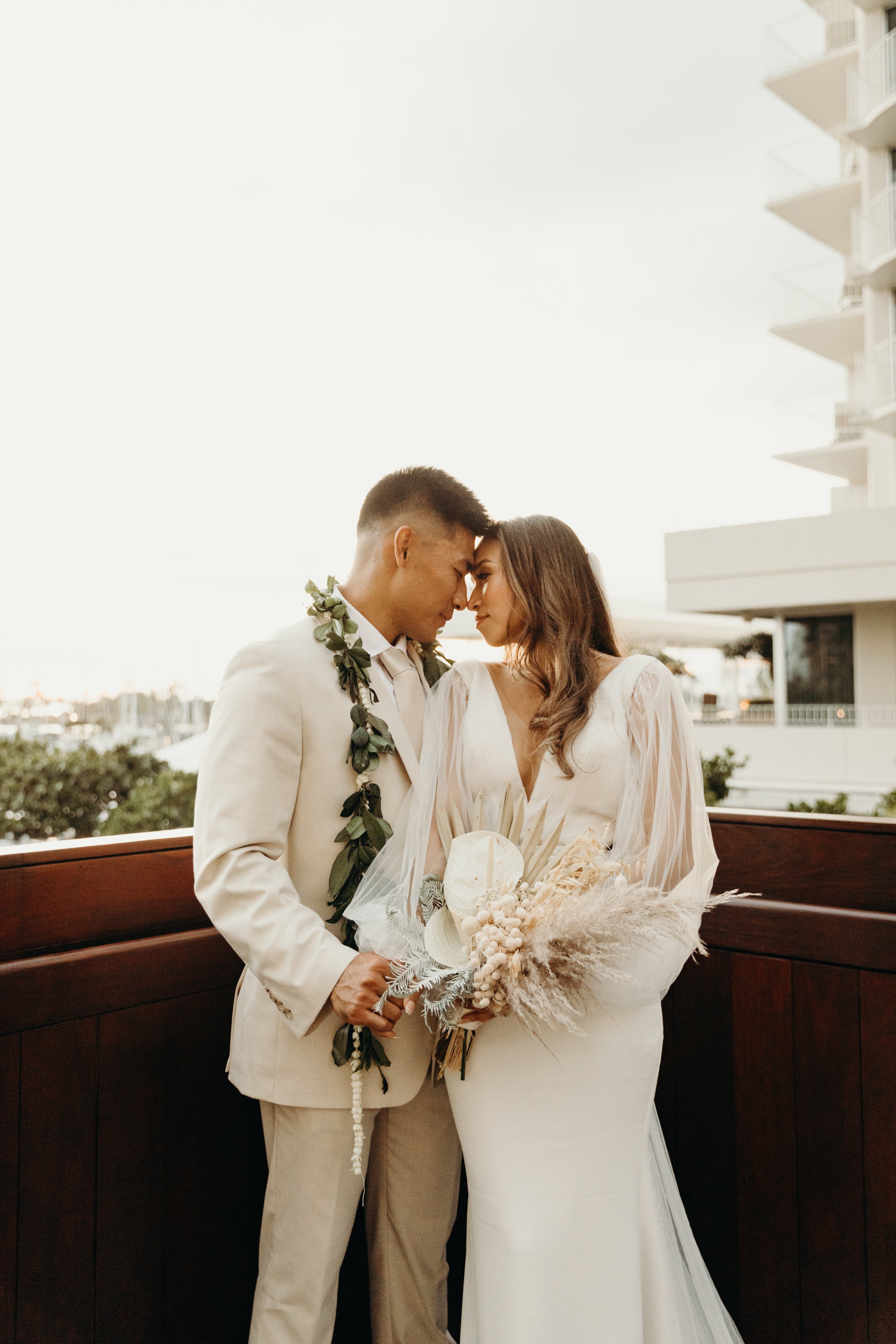 hawaii-wedding-photographer-keani-bakula-modern-honolulu-wedding-28.jpg