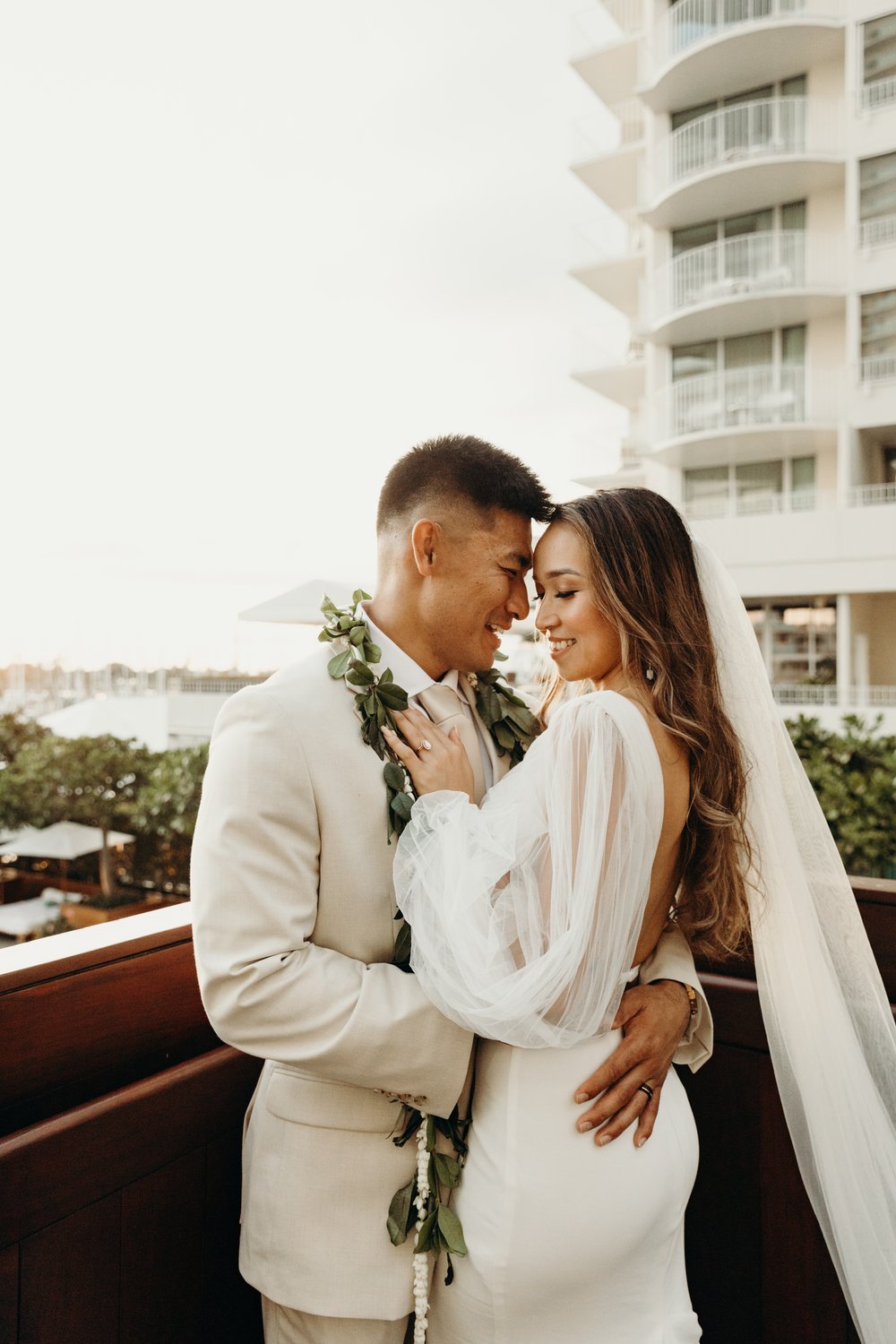 hawaii-wedding-photographer-keani-bakula-modern-honolulu-wedding-30.jpg