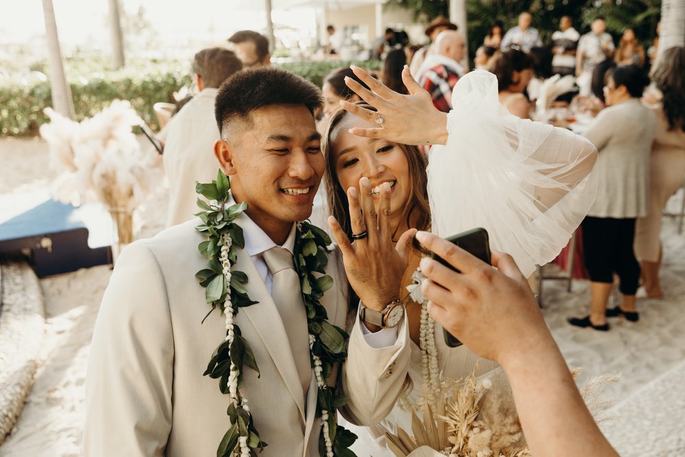 hawaii-wedding-photographer-keani-bakula-modern-honolulu-wedding-62.jpg