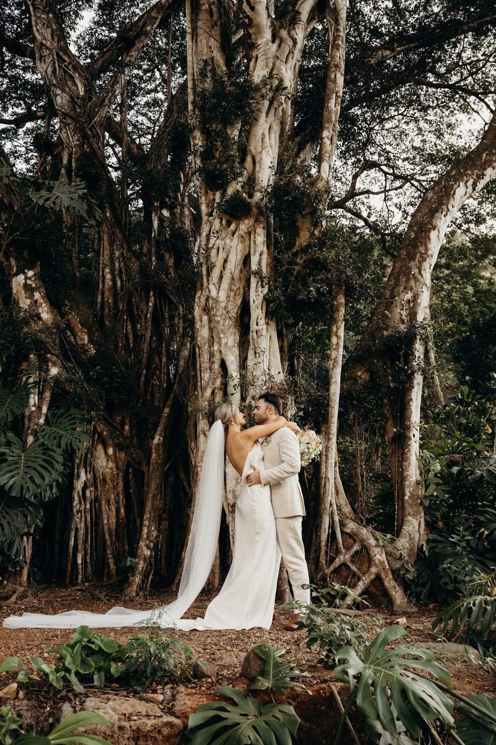 waimea-valley-wedding-hawaii-wedding-photographer-keani-bakula-50.jpg