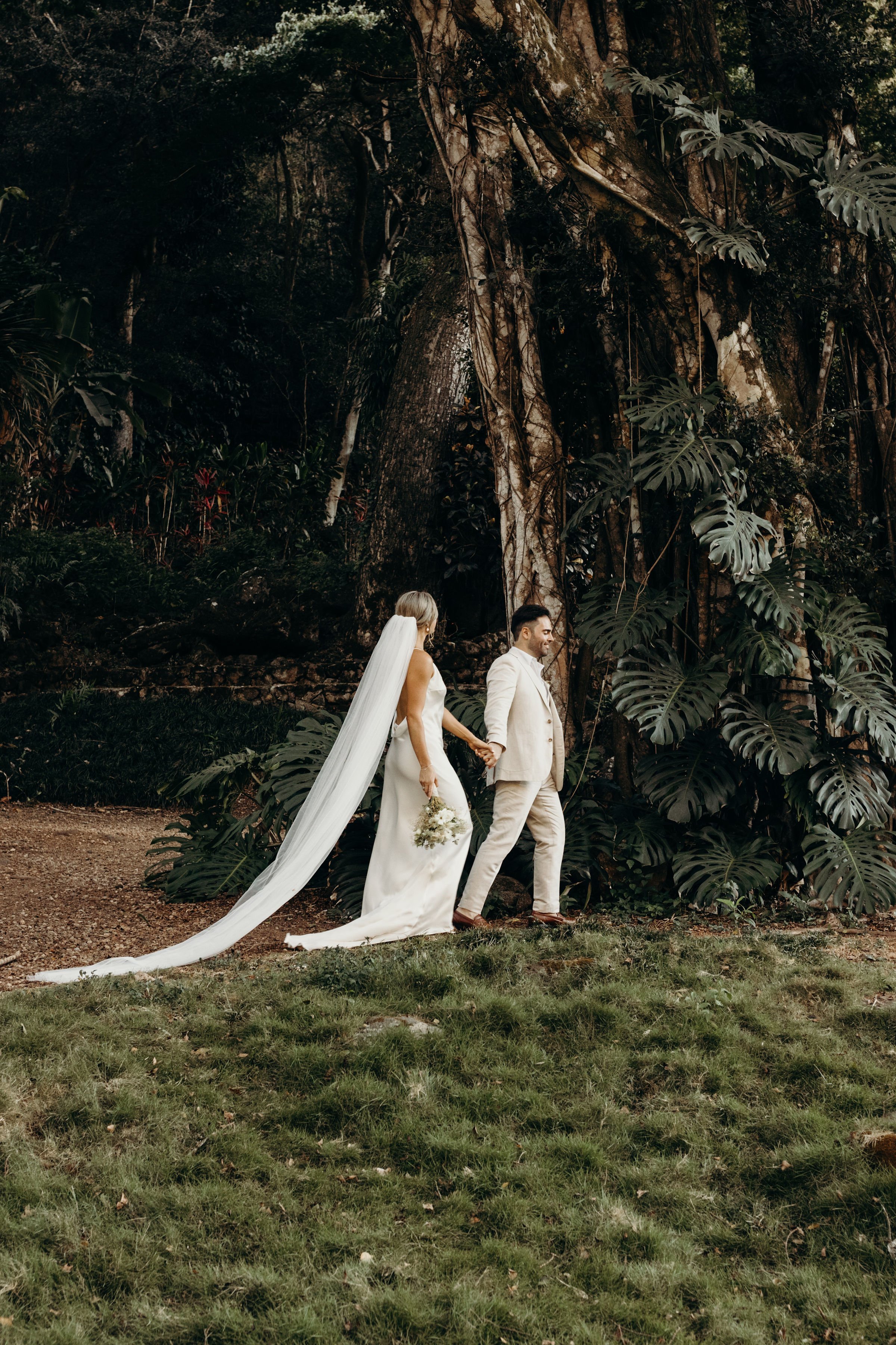 waimea-valley-wedding-hawaii-wedding-photographer-keani-bakula-52.jpg