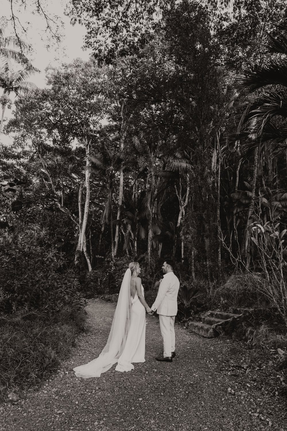 waimea-valley-wedding-hawaii-wedding-photographer-keani-bakula-69.jpg
