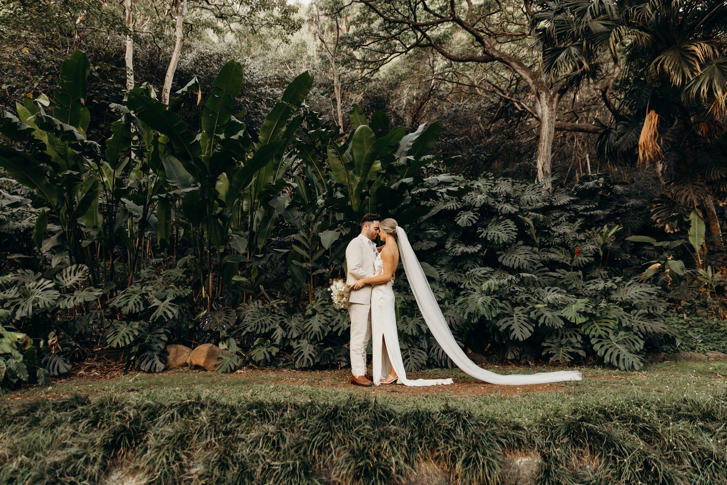 waimea-valley-wedding-hawaii-wedding-photographer-keani-bakula-73.jpg