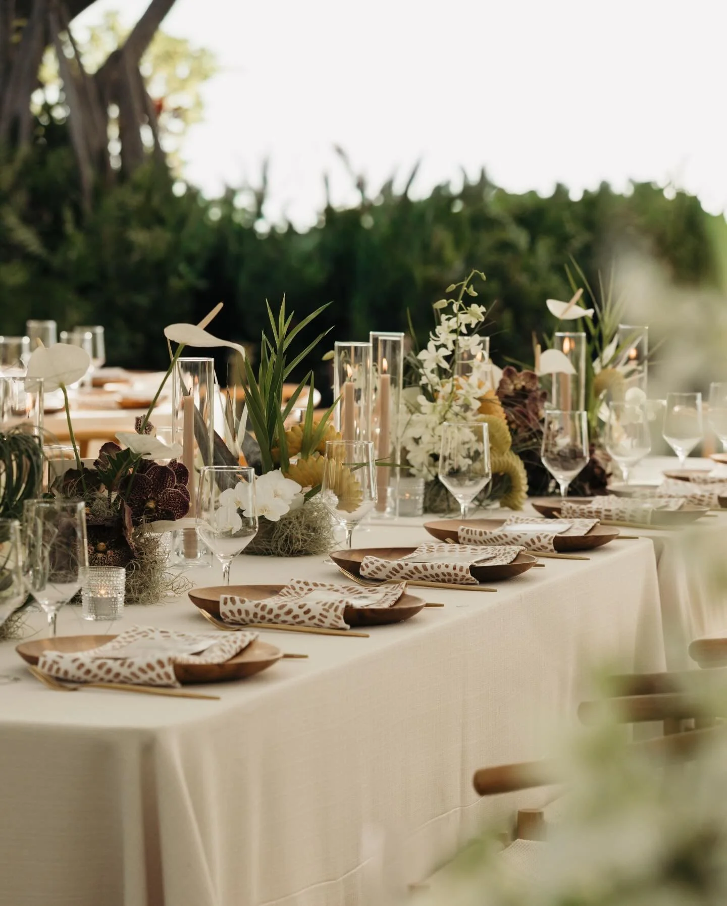 beautiful reception details by @meidayhawaii @allthedeets_ for chris + jennifer&rsquo;s wedding 🤍 more photos from their wedding day coming soon xx