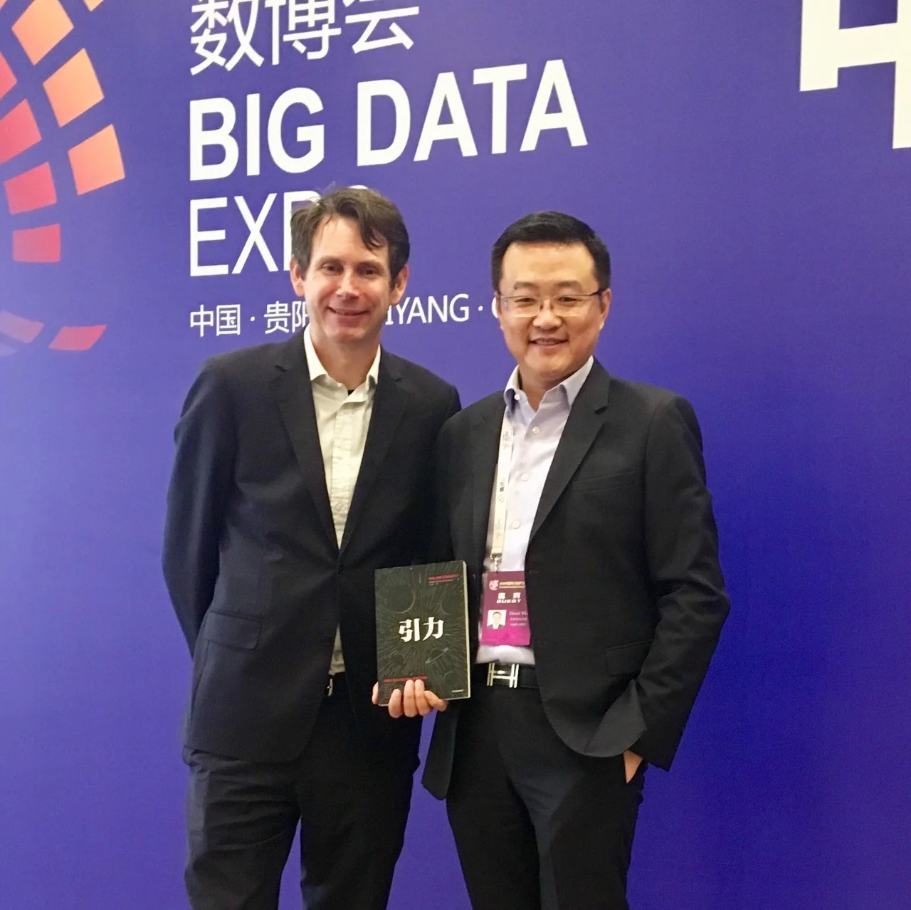 With David Yu, Managing Director of LinkedIn China holding a hot-off-the-presses signed copy of 引力 — the Chinese Edition of Online Gravity.