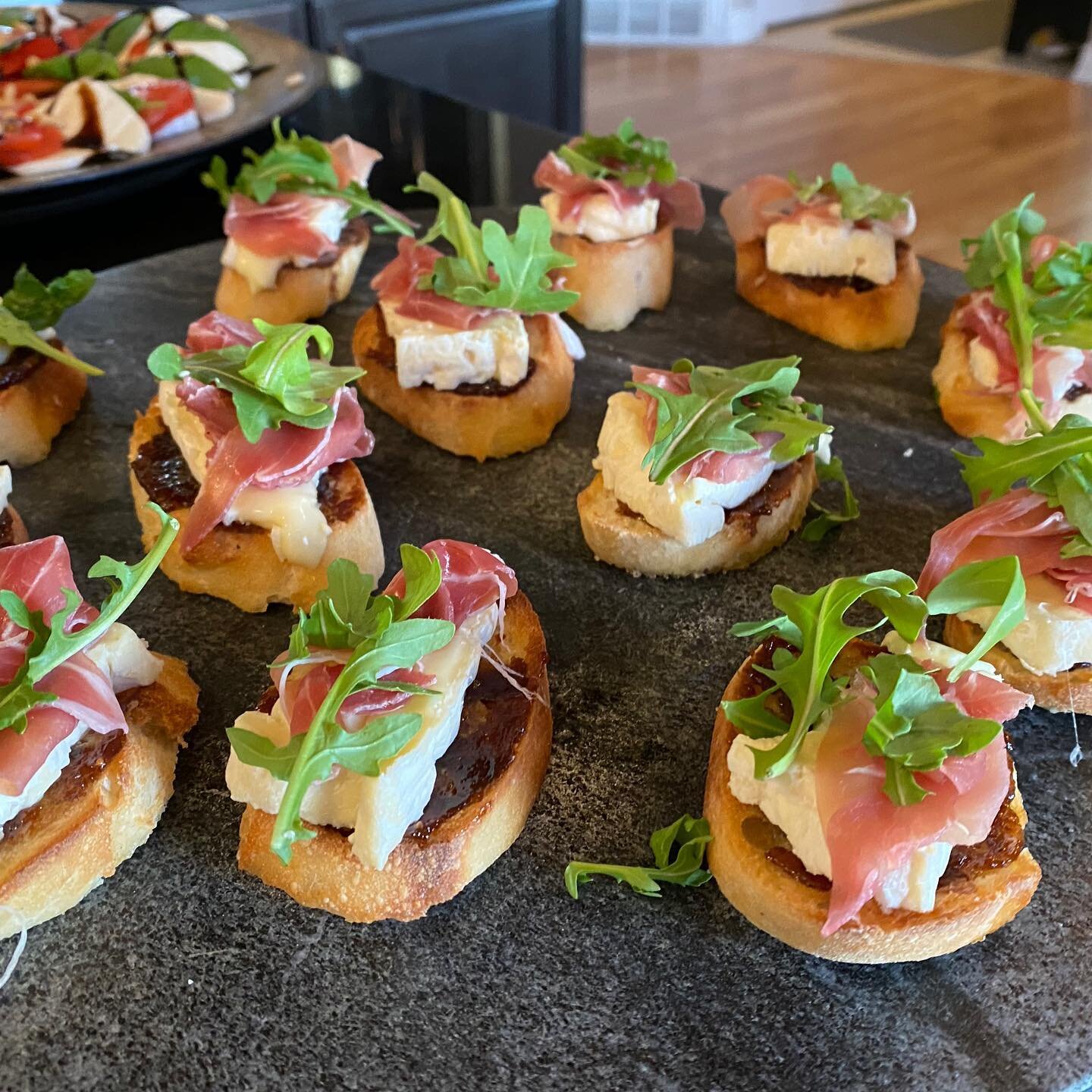 Crostini with fig butter, Brie cheese, prosciutto e arugula.