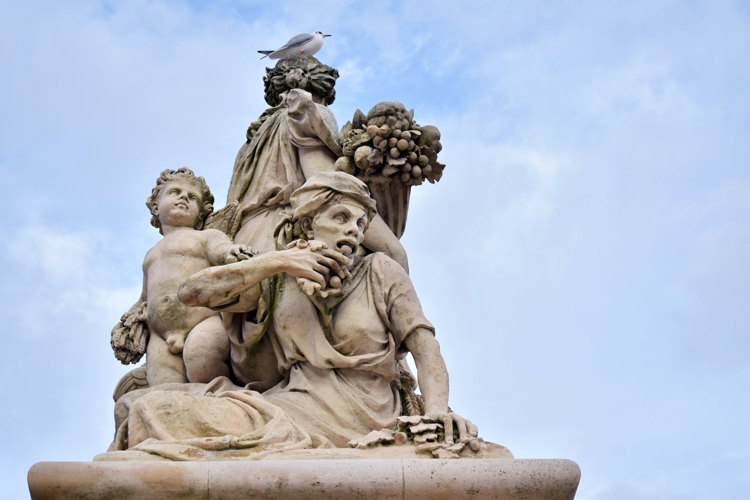 Grille Royale Statue Palace of Versailles – K. Tablang.JPG