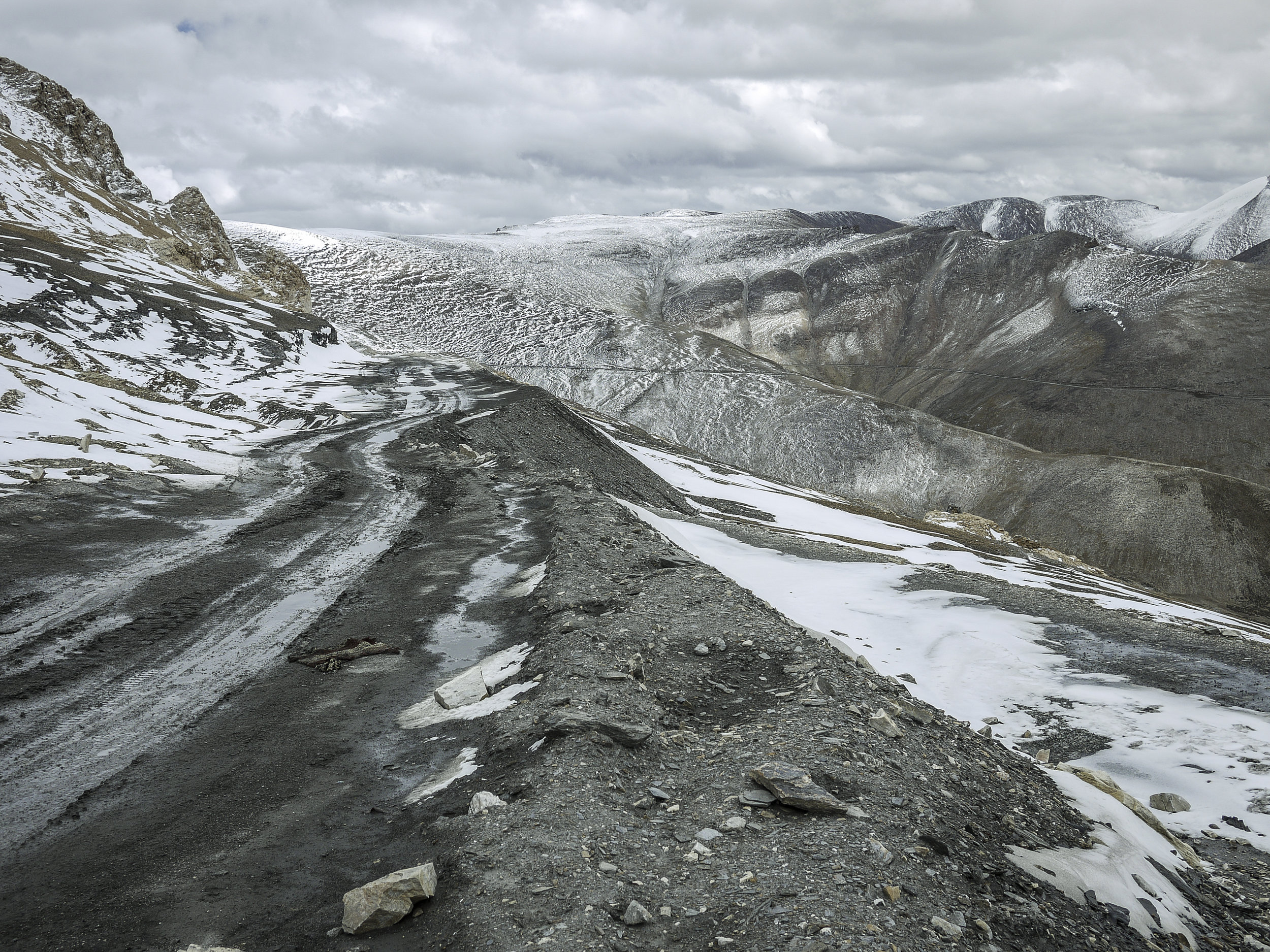 A portion of the high-altitude highway, Taglang-la, in the midst of construction. (5,328 metres (17,480 ft)