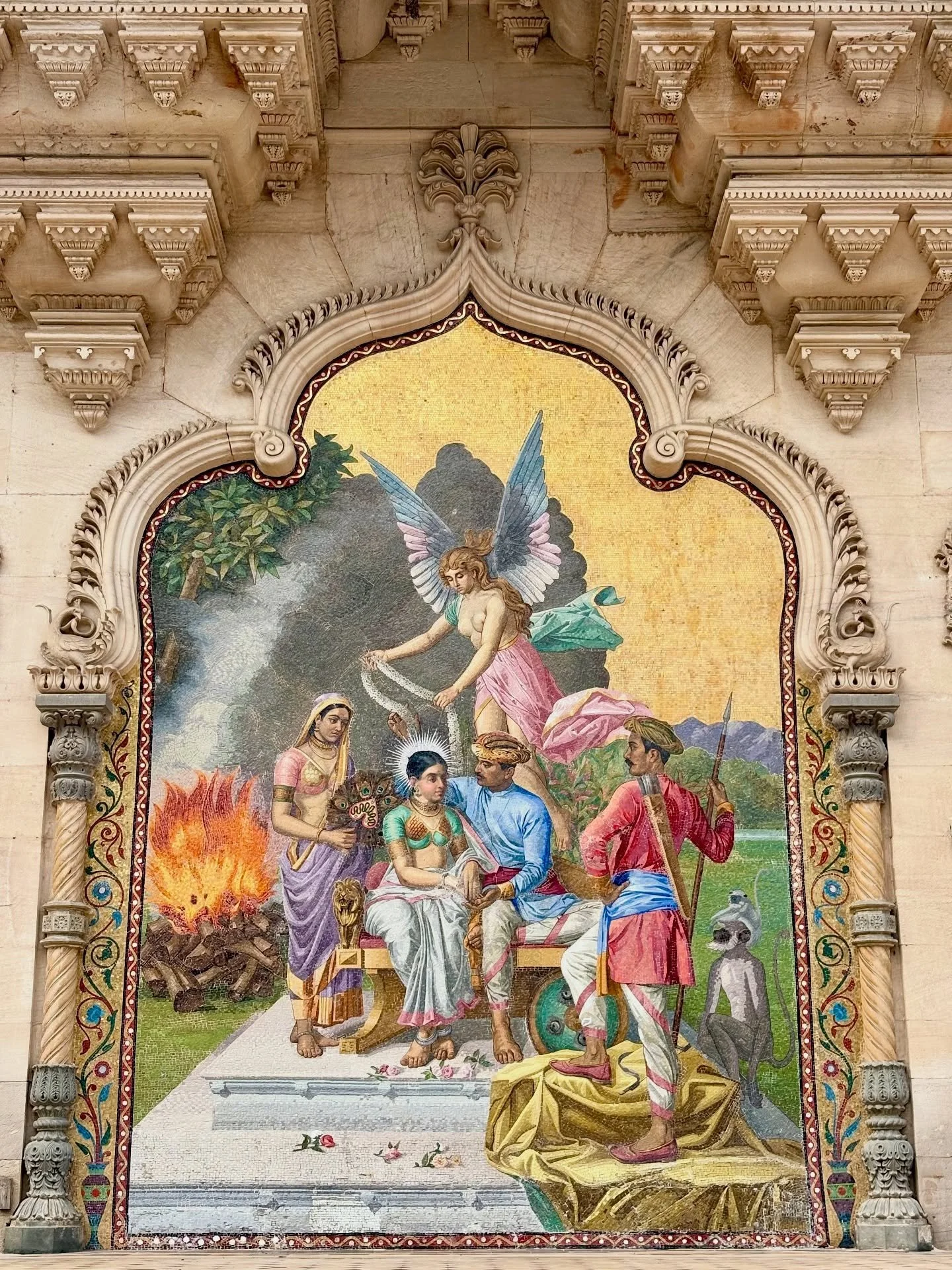 This intricate mosaic blew me away at the #laxmivilaspalace in Vadodara. I&rsquo;m not one for palaces or maharajas or museums of their riches, but this stunning piece at the entrance to the 19th century palace, was a sight to behold. 

More pictures