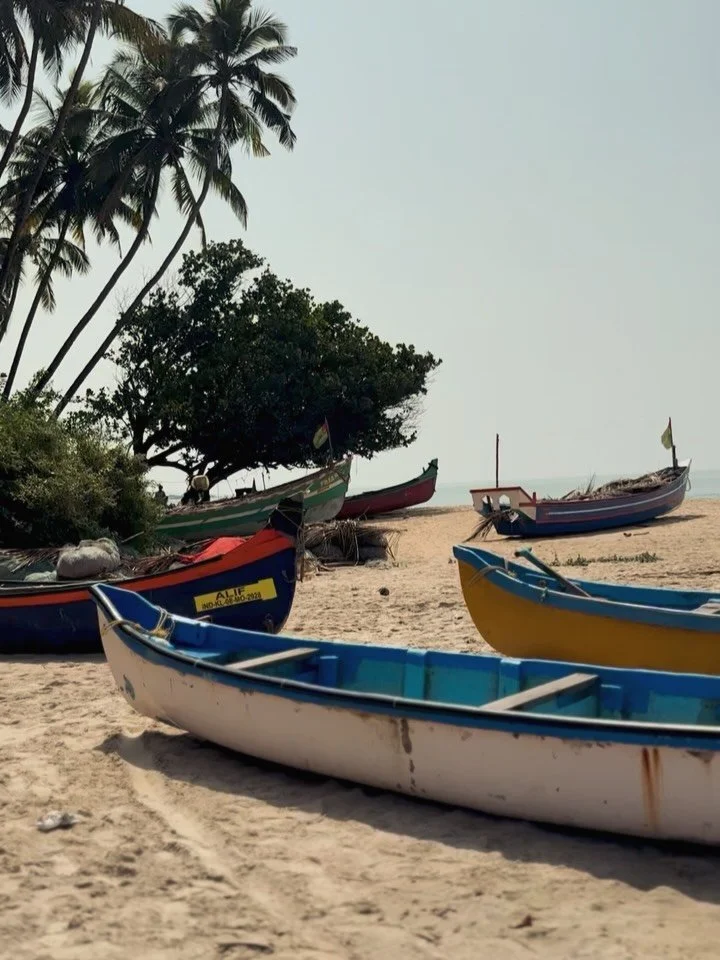 Happy MahaShivratri from Kannur. 

When I planned this trip to India, I imagined I might be in Varanasi, Tiruvanamalai, or some other Shaivite place. 

But here I am, with my baby girl, frolicking on the most gorgeous coastline I have ever seen in In