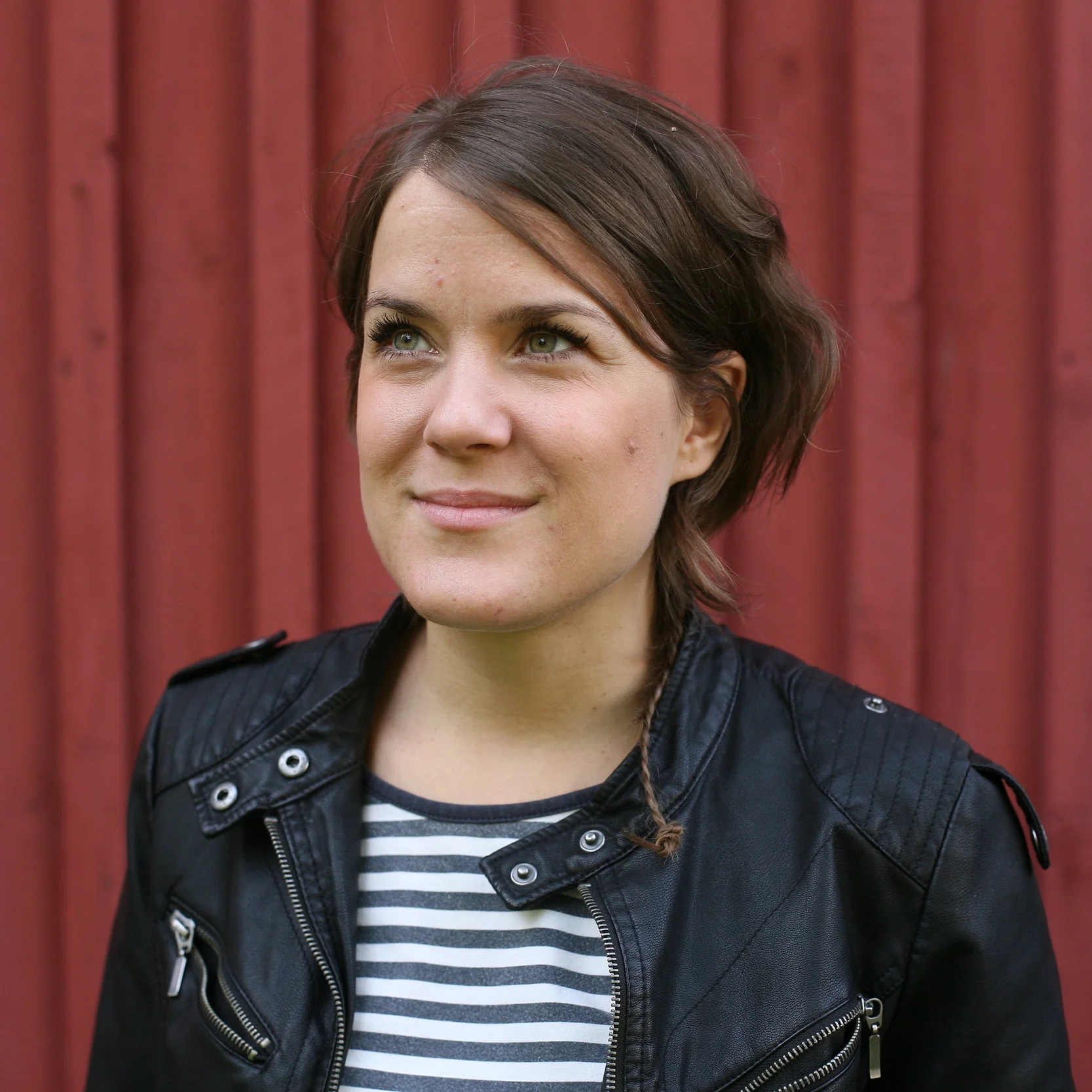 MERI SAVONEN Lyrics Meri Savonen on tunteellisia tekstejä rakastava sanoittaja ja kirjailija, joka aloitti Kaiku Songsissa kesällä 2018. Tällä hetkellä hän kirjoittaa tekstejä esimerkiksi Titalle .