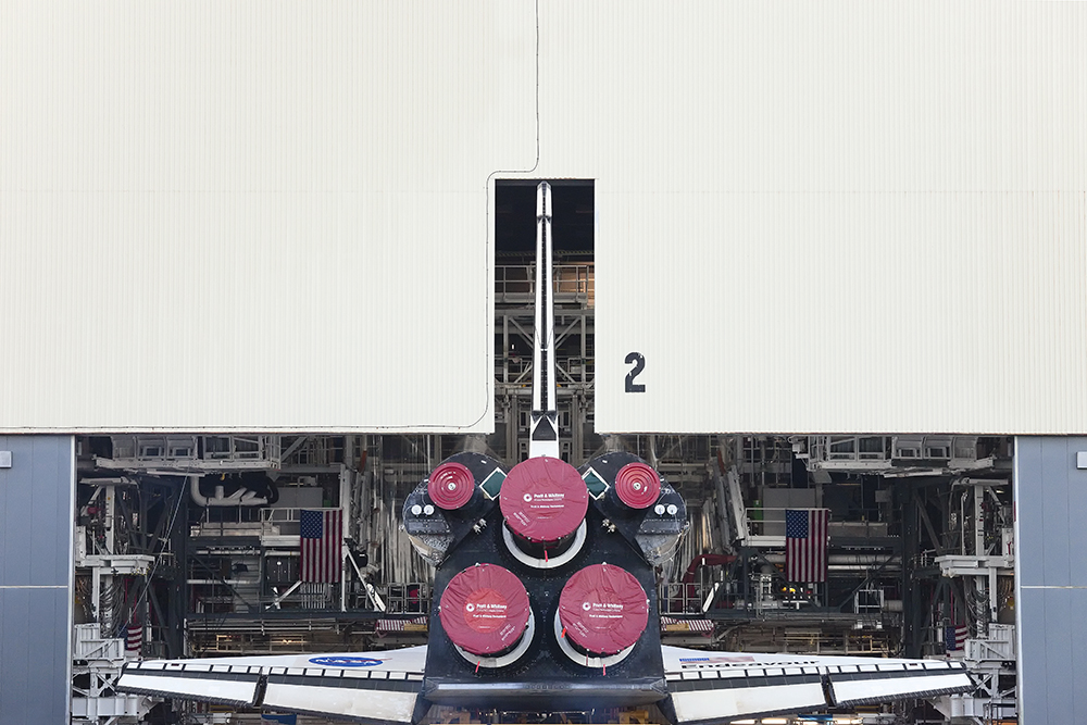 Endeavour Final Roll Over to VAB, STS-134