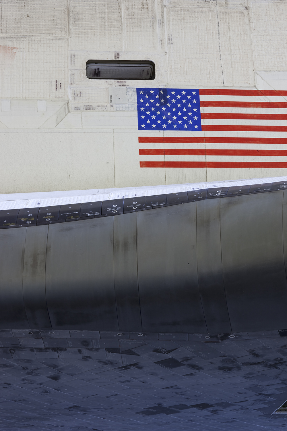 Fuselage Flag and Wing, Space Shuttle Discovery, VAB