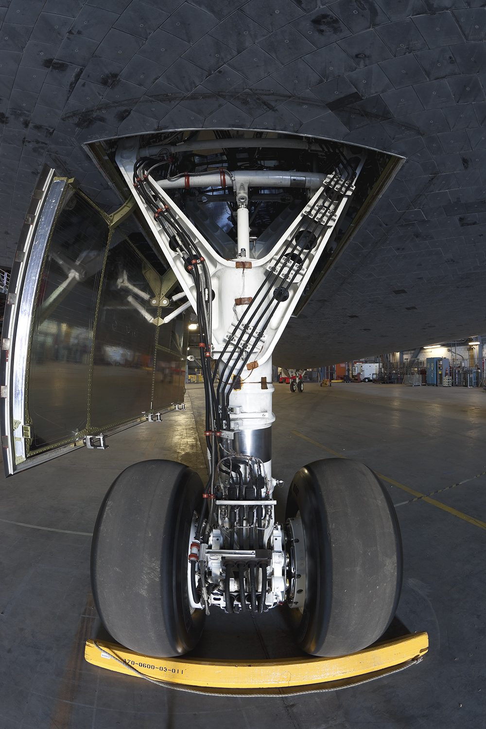 Starboard Landing Gear, Space Shuttle Discovery. VAB