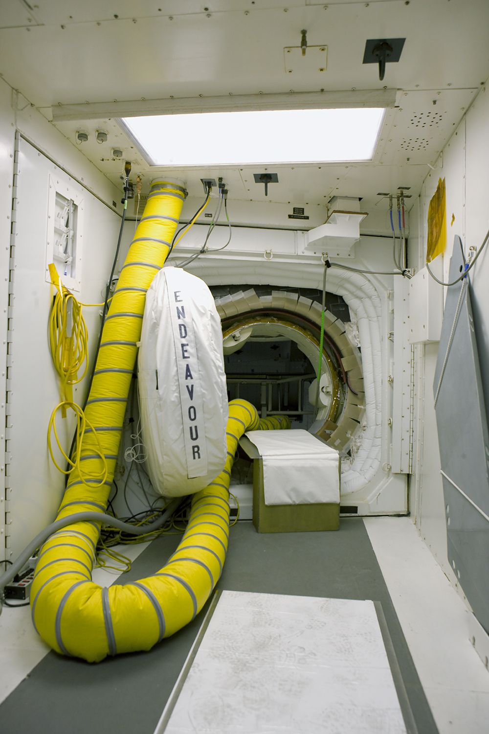 Space Shuttle Endeavour, White Room, Pad 39B