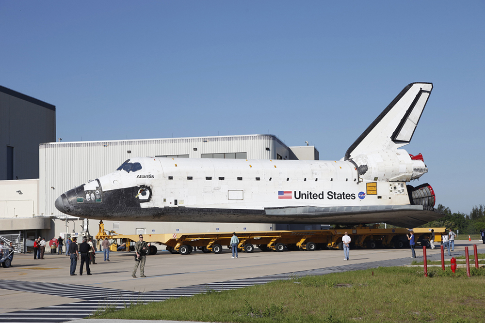 Space Shuttle Atlantis Roll Over to VAB, STS-125