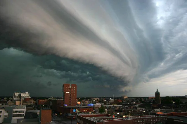 Thunderstorm in the Netherlands ( Wikipedia | John Kerstholt )