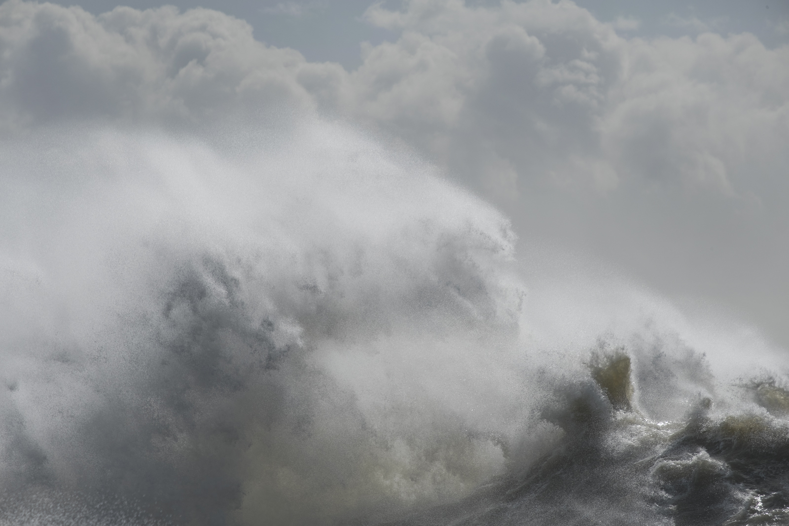 Storm wave, Newhaven