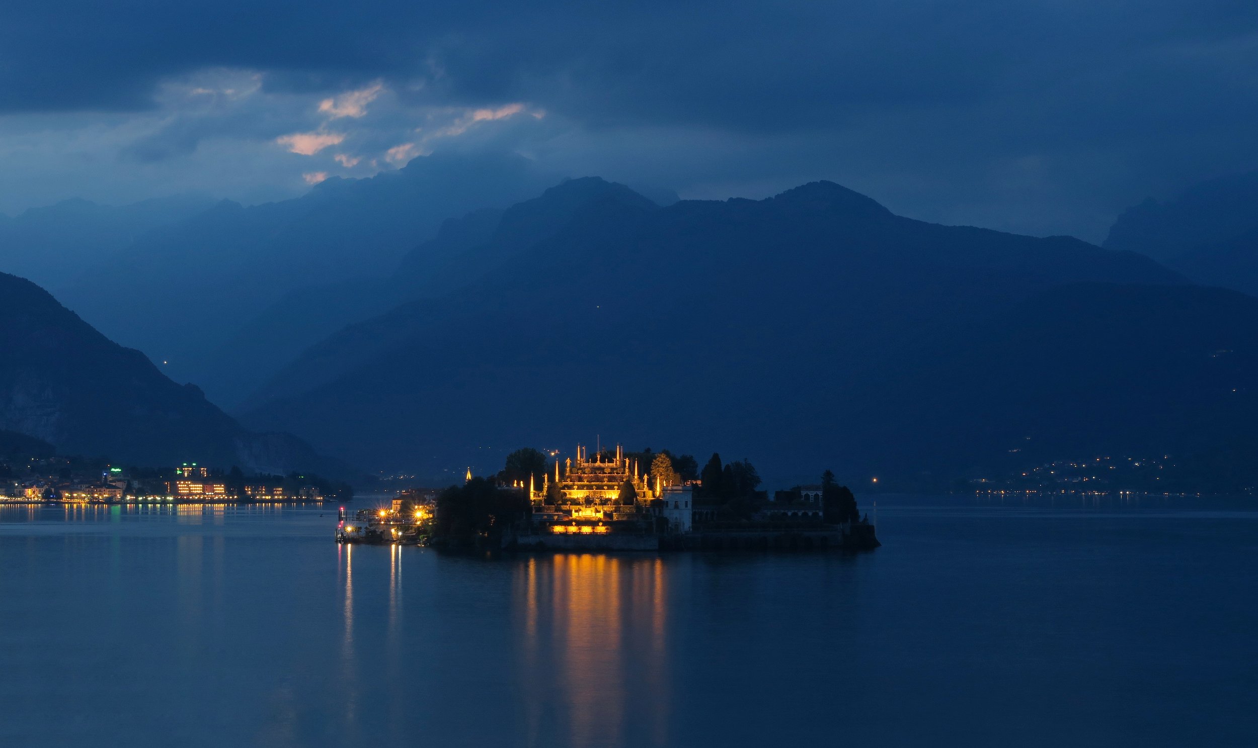 Isola Bella at night