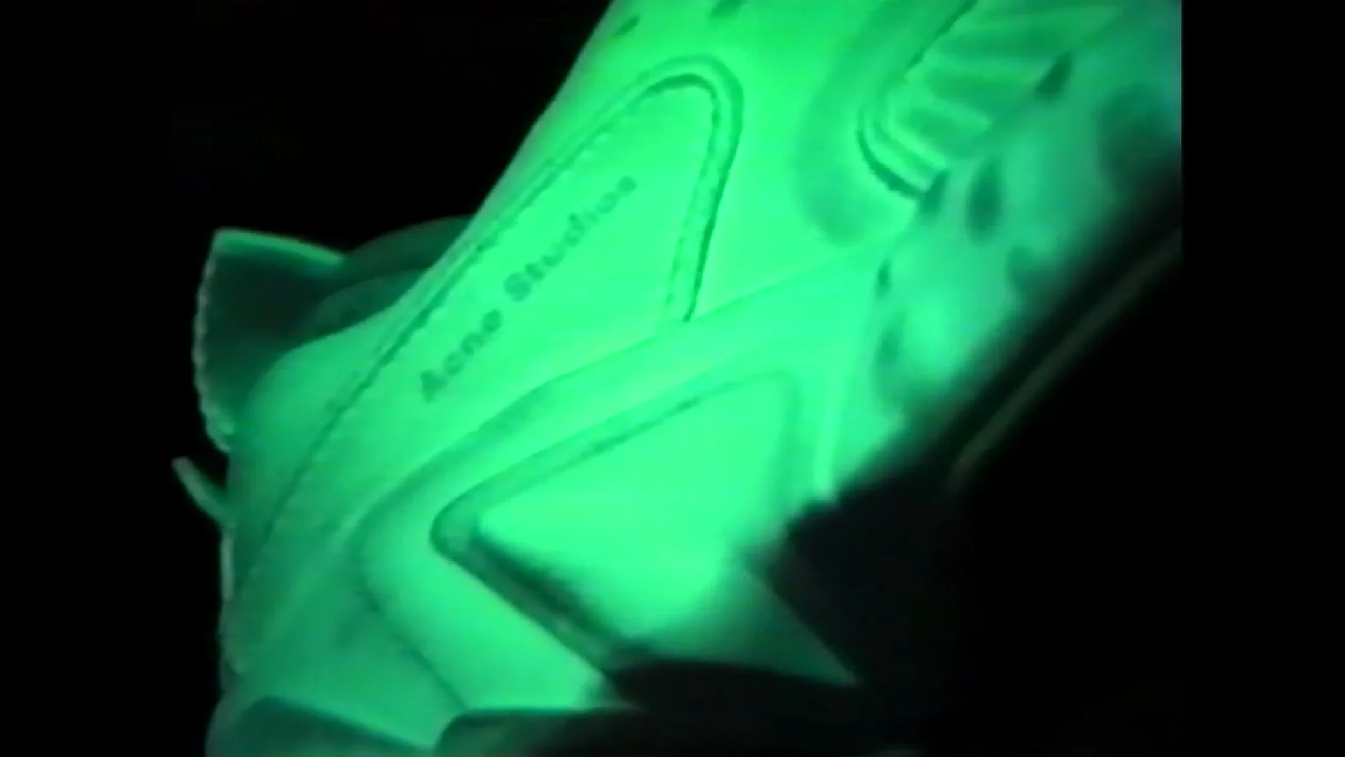 AcneStudios_Grace_ScreenGrabs_1.1.7.jpg