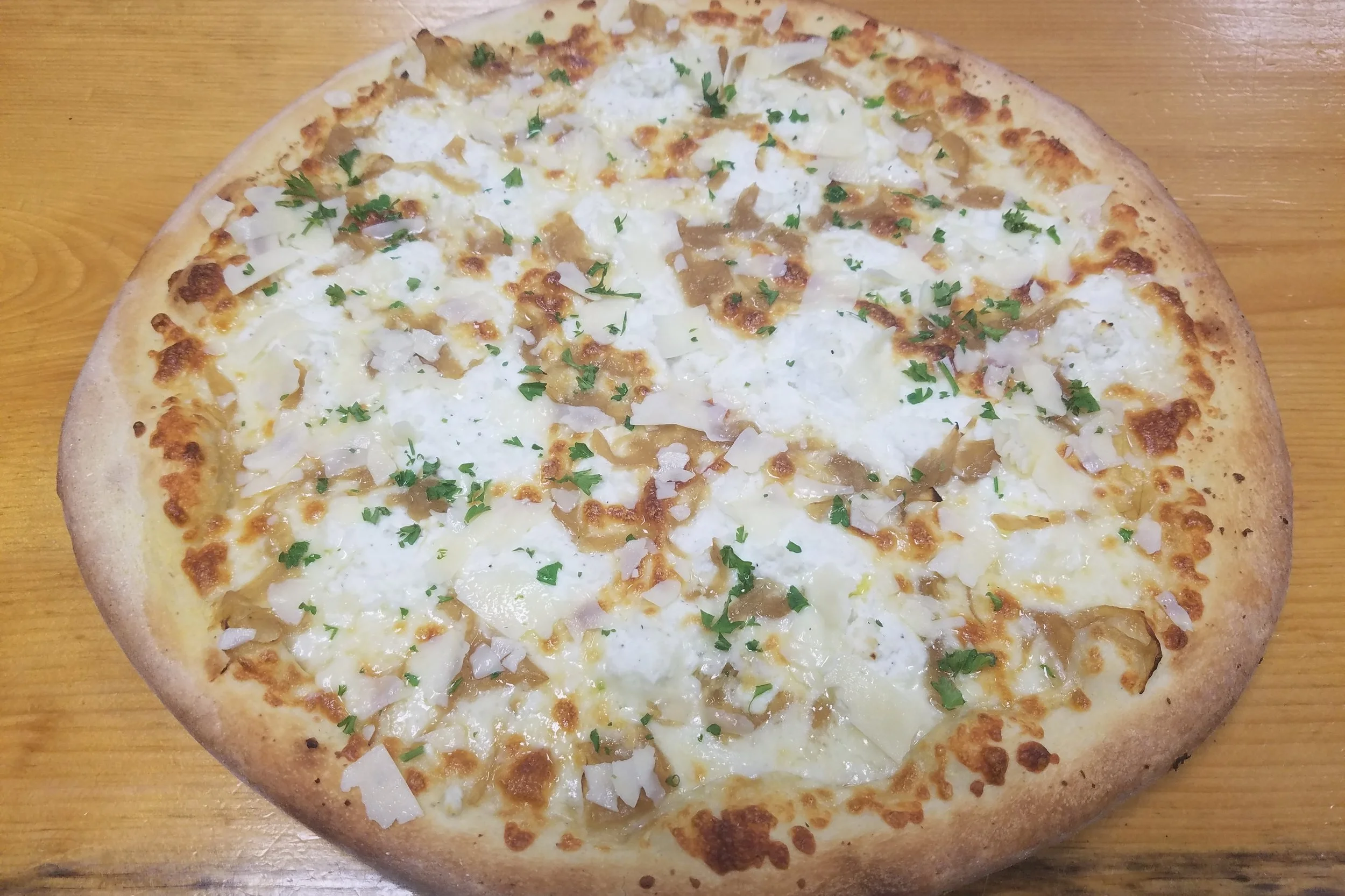White Pie Olive oil base, mozzarella, caramelized onions, garlic, ricotta finished with shaved Italian blend cheese and fresh parsley S 8.99 L 17.99
