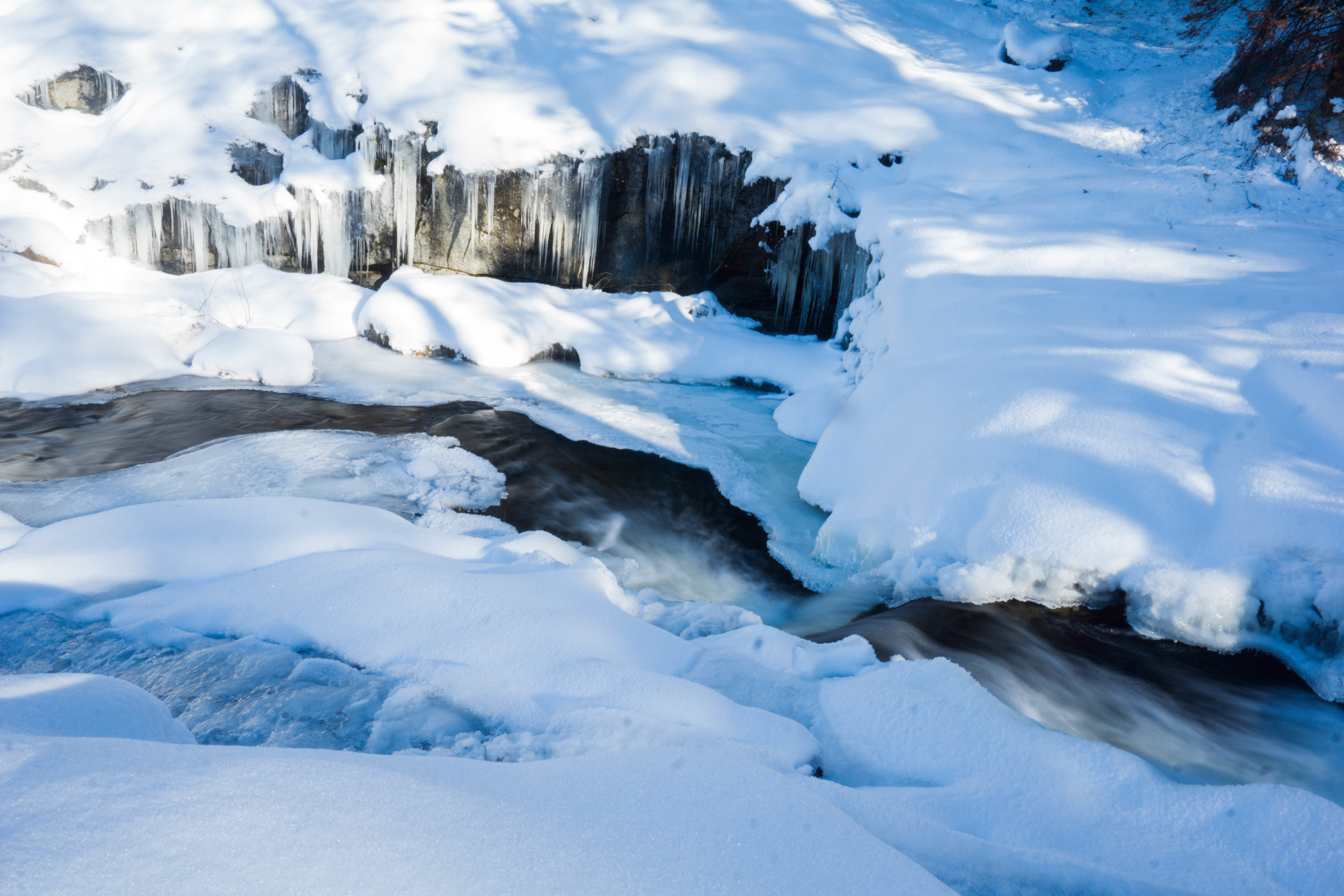 A few miles up the road we reach the icicle-laden creek feeding into Hume Lake.