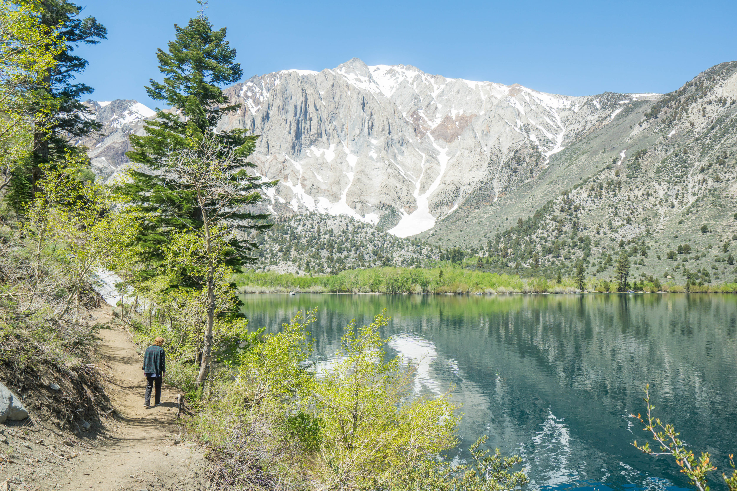 While half the crew fishes, the other half takes off on a hike to circumnavigate the lake & view where the "New Sierras" run into the "Old Sierras".