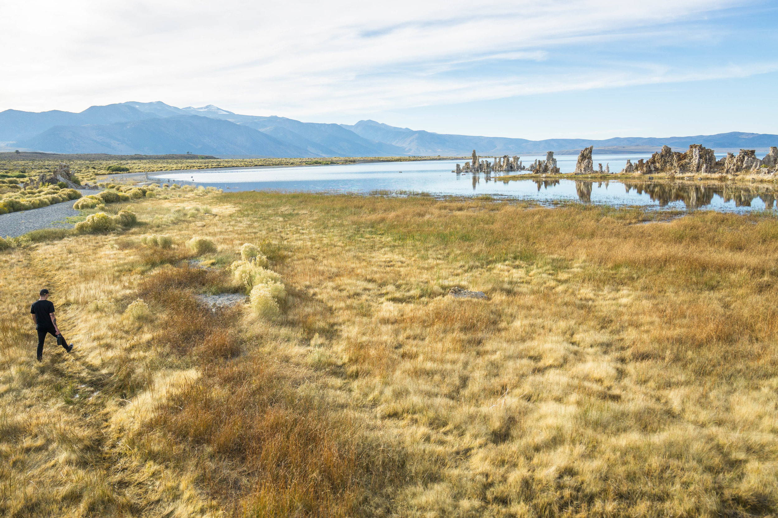 Leaving the leaves behind, we wander towards the spacey Mono Lake with its alien-looking tufa towers.