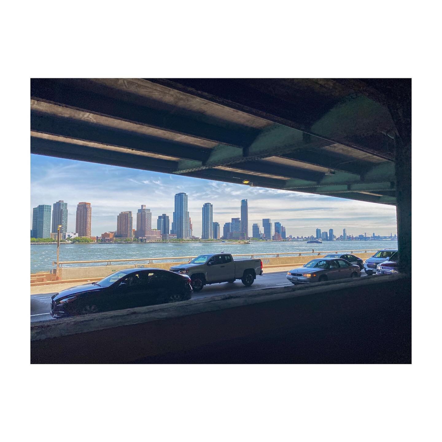 🖼 This is my first time back in NYC since I closed out of my Williamsburg apartment in February 2020. Coming back to Manhattan was a different experience. My favorite thing about coming home to my Brooklyn apartment was looking over at Manhattan, wh