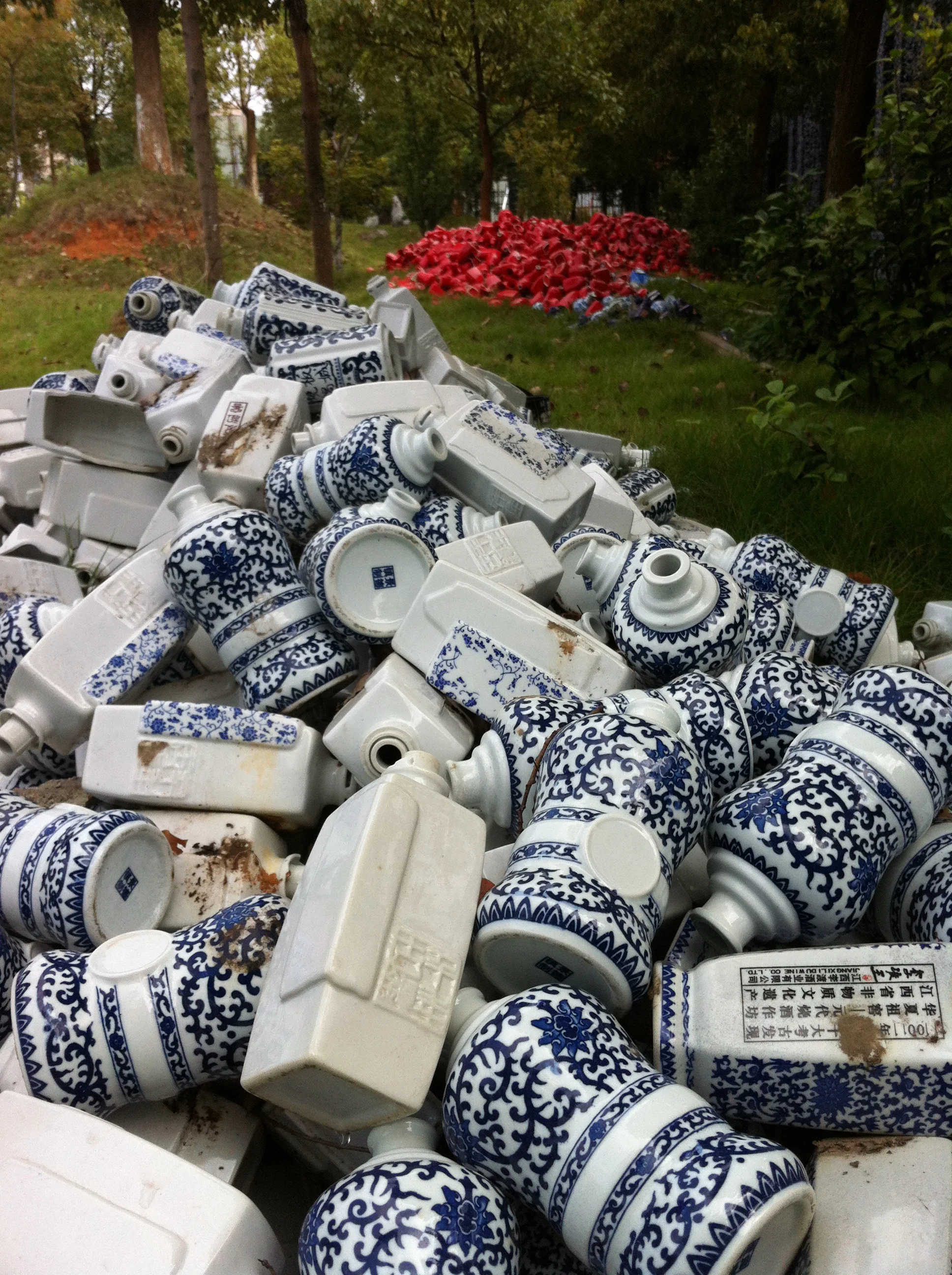 Flawed Baijiu Bottles, Jingdezhen, China www.recycledchina.com