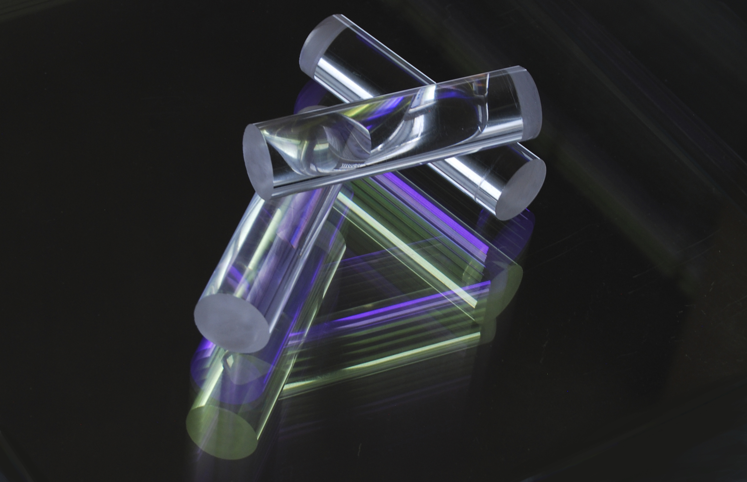 Surface Compositions Anaglyphic surfaces allow for the creation of formalist compositions of translucent, gestalt forms, iterating and reflecting these schema in two offset colours.